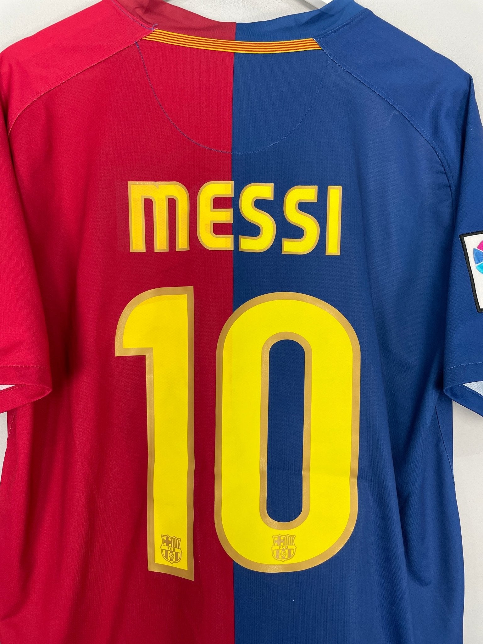 Shop 2008/09 BARCELONA MESSI #10 HOME SHIRT (L) NIKE, classic football shirts, vintage football shirts & retro soccer jerseys at Cult Kits