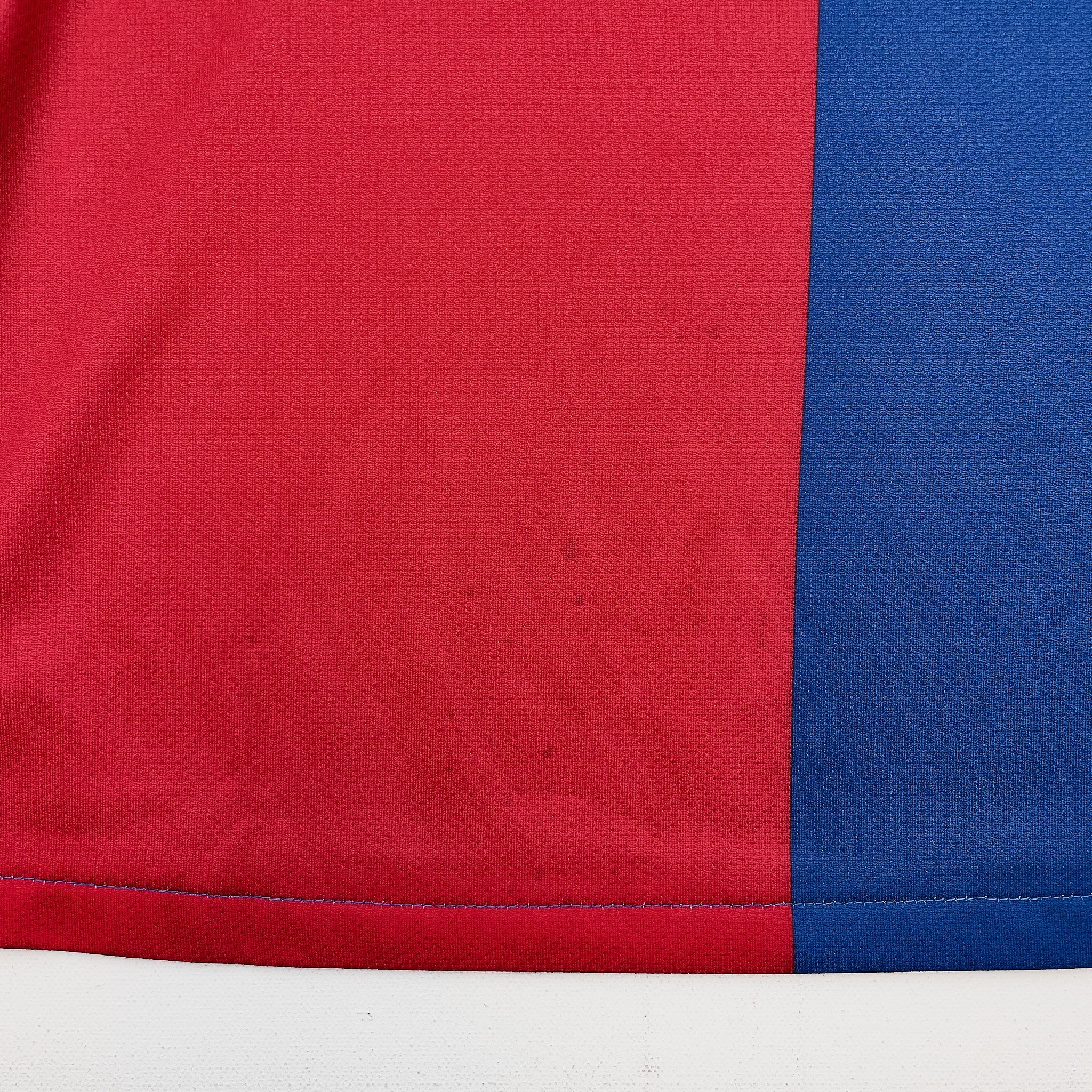 Buy 2008/09 Barcelona Messi 10 Home Shirt (L) Nike ~ Free worldwide shipping ~ Authentic Vintage Football Shirts from Cult Kits