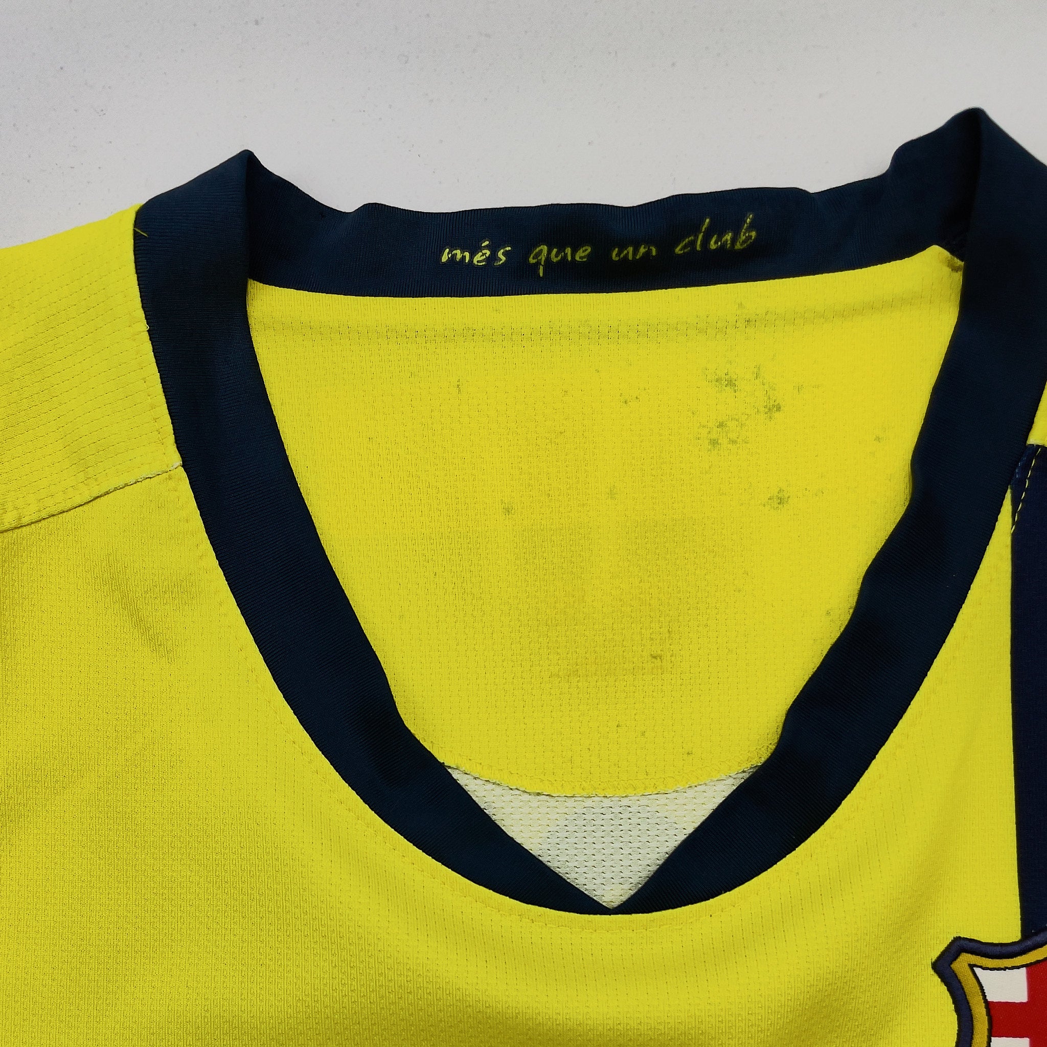 Buy 2008/09 Barcelona Xavi 6 Away Shirt (L) Nike ~ Free worldwide shipping ~ Authentic Vintage Football Shirts from Cult Kits
