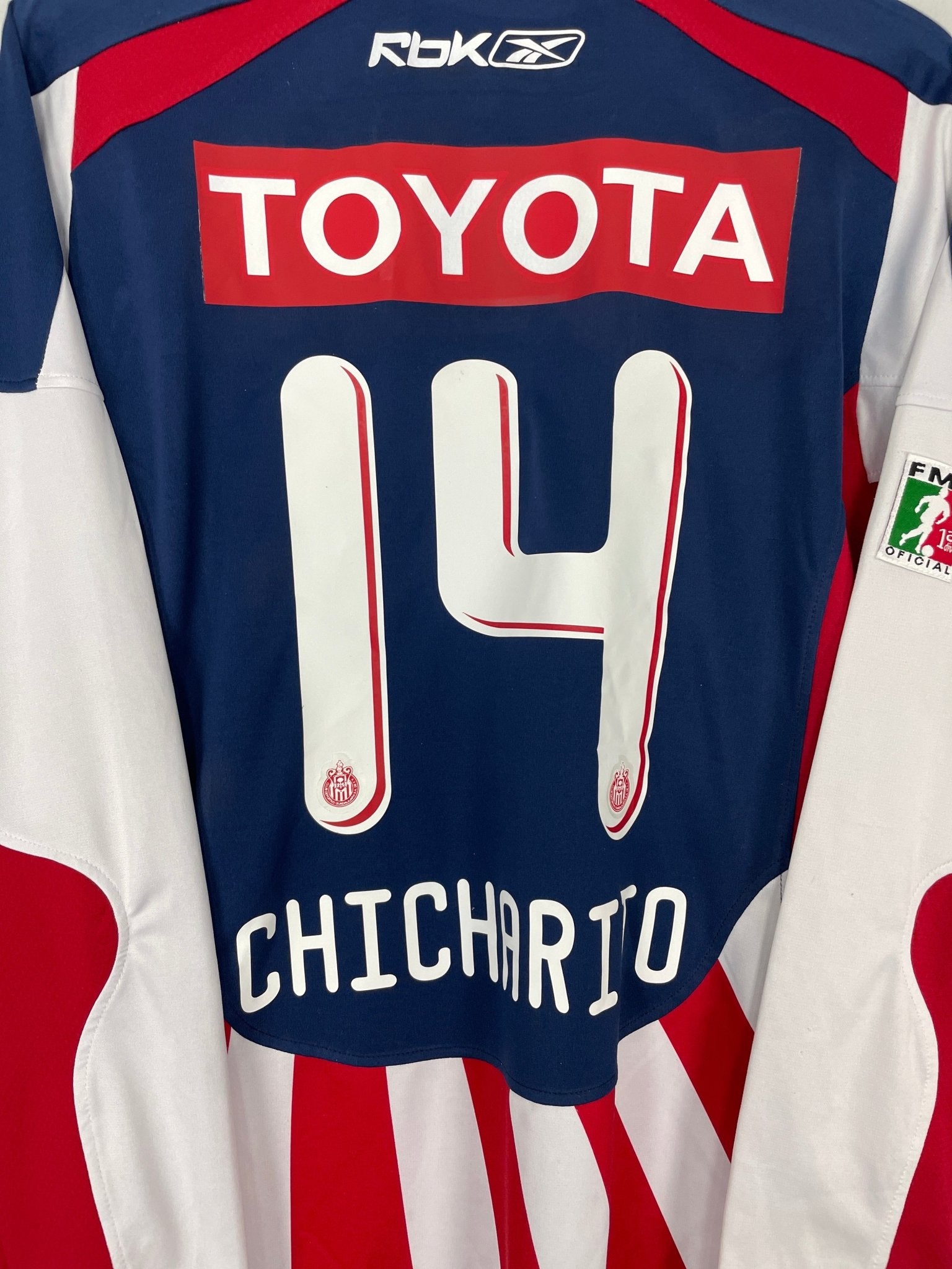 Shop 2008/09 CHIVAS GUADALAJARA CHICHARITO #14 L/S HOME SHIRT (M) REEBOK, classic football shirts, vintage football shirts & retro soccer jerseys at Cult Kits