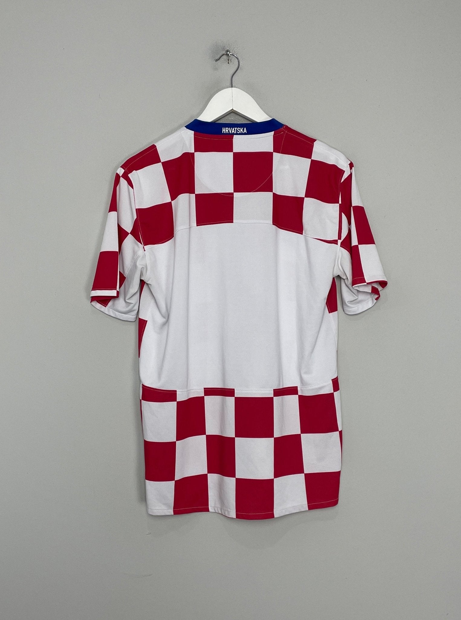 Shop 2008/09 CROATIA HOME SHIRT (M) NIKE, classic football shirts, vintage football shirts & retro soccer jerseys at Cult Kits