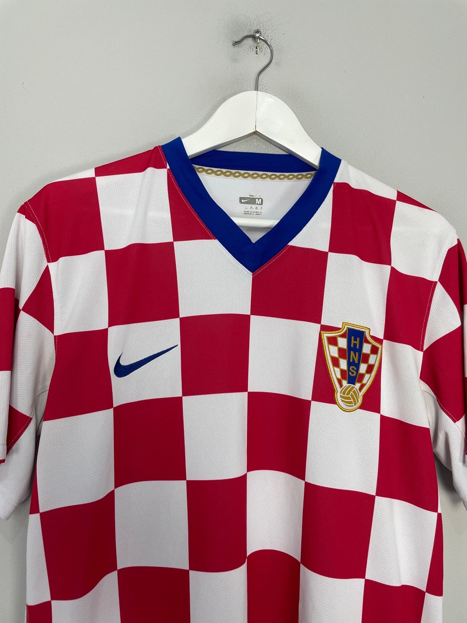 Shop 2008/09 CROATIA HOME SHIRT (M) NIKE, classic football shirts, vintage football shirts & retro soccer jerseys at Cult Kits