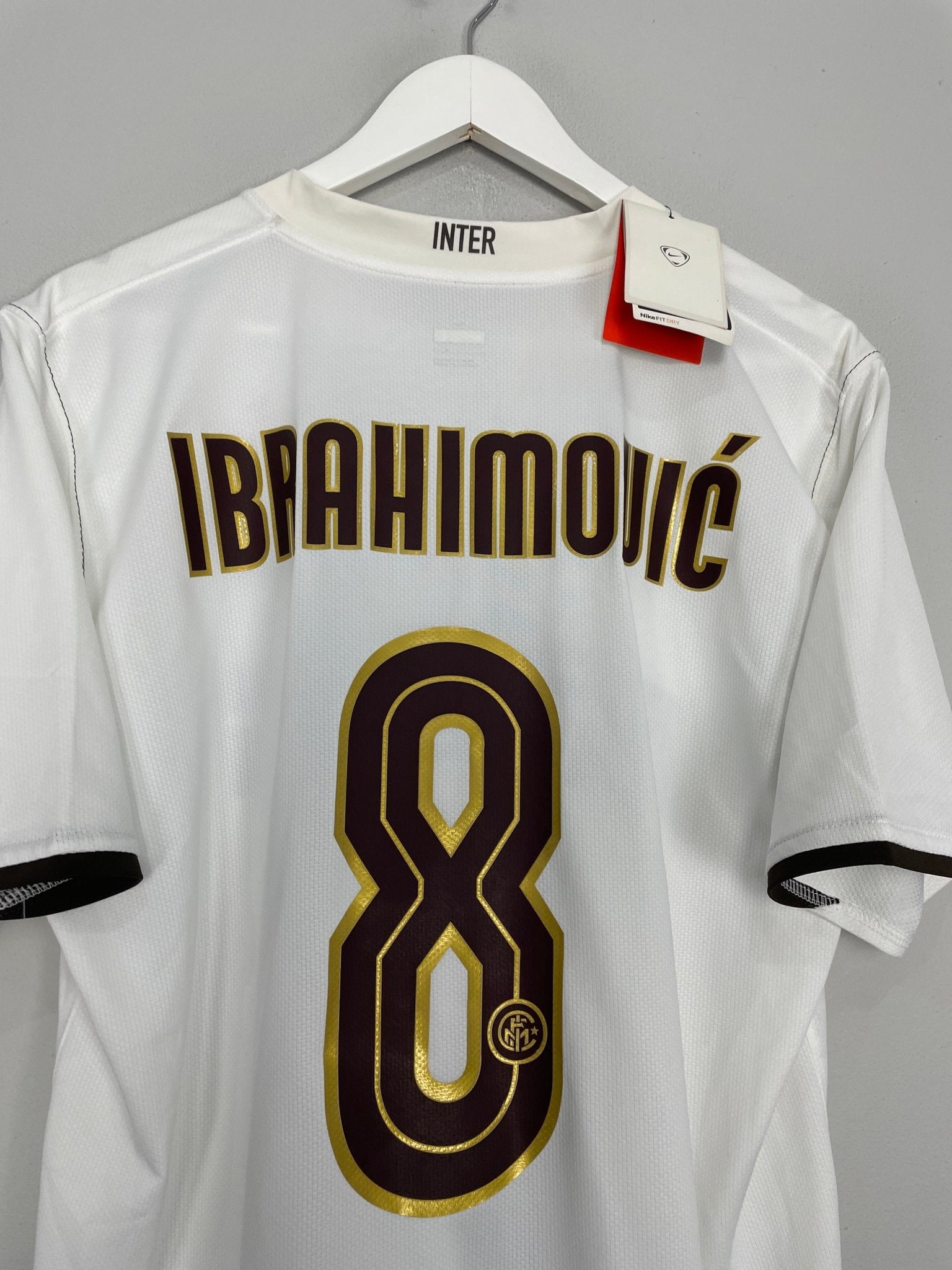 Shop 2008/09 INTER MILAN IBRAHIMOVIC #8 *BNWT* AWAY SHIRT (L) NIKE, classic football shirts, vintage football shirts & retro soccer jerseys at Cult Kits