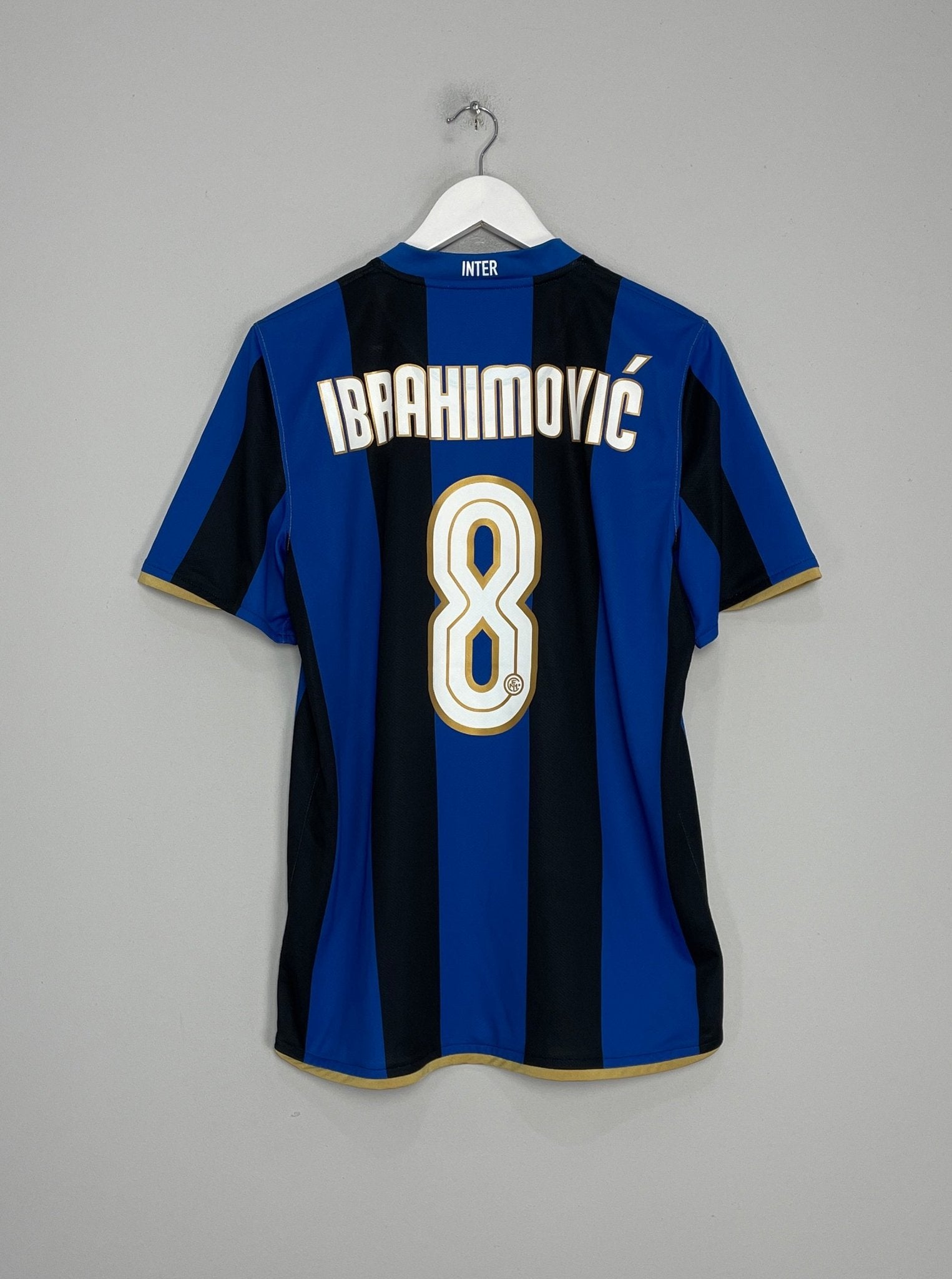 Shop 2008/09 INTER MILAN IBRAHIMOVIC #8 HOME SHIRT (M) NIKE, classic football shirts, vintage football shirts & retro soccer jerseys at Cult Kits