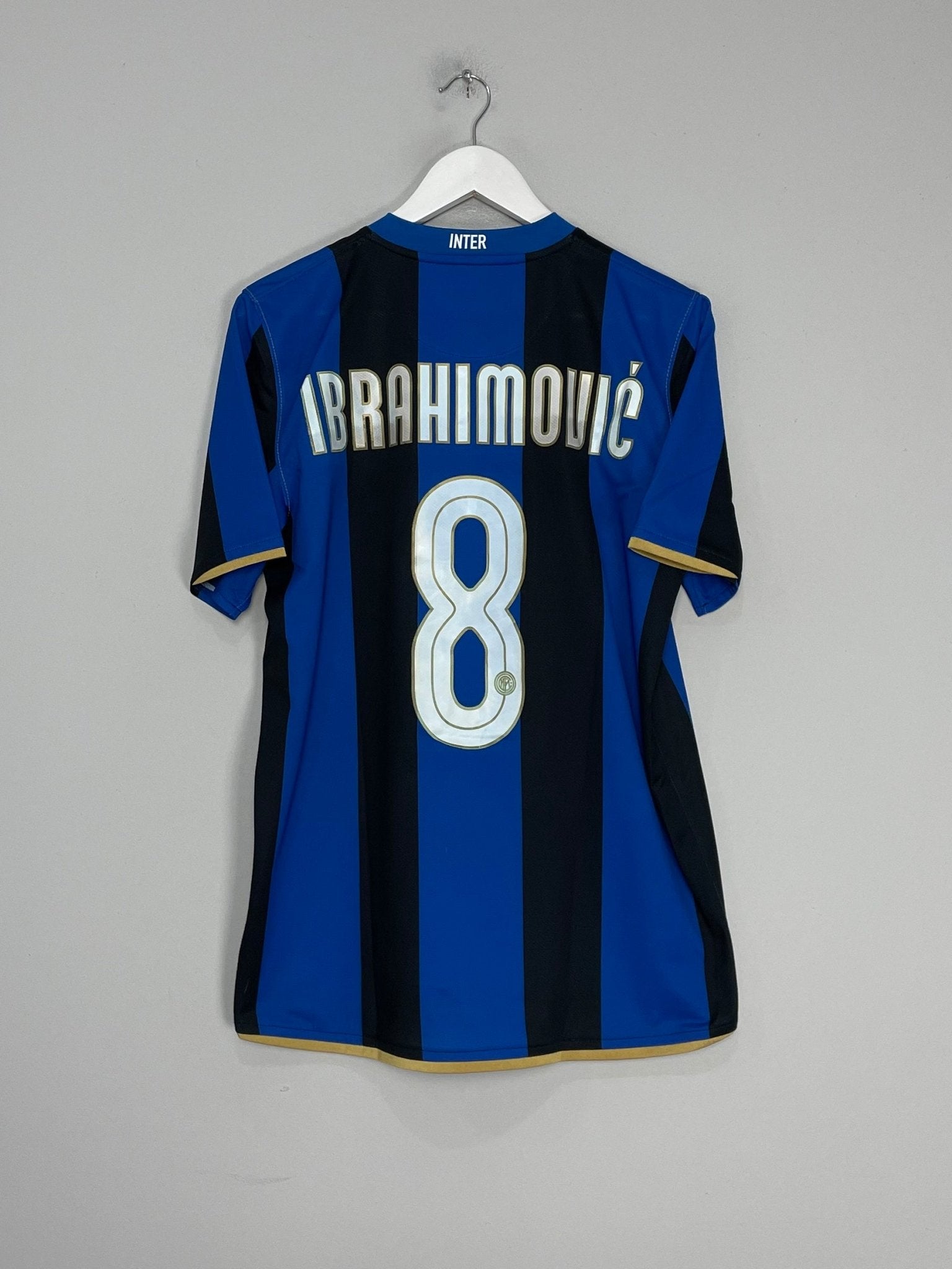 Shop 2008/09 INTER MILAN IBRAHIMOVIC #8 HOME SHIRT (M) NIKE, classic football shirts, vintage football shirts & retro soccer jerseys at Cult Kits