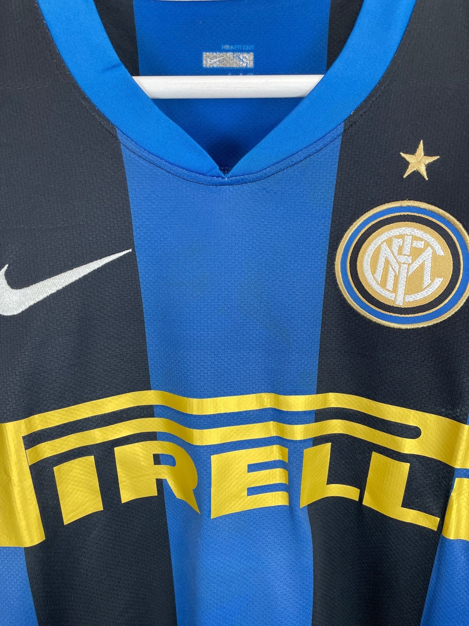 Shop 2008/09 INTER MILAN ZANETTI #4 HOME SHIRT (S) NIKE, classic football shirts, vintage football shirts & retro soccer jerseys at Cult Kits