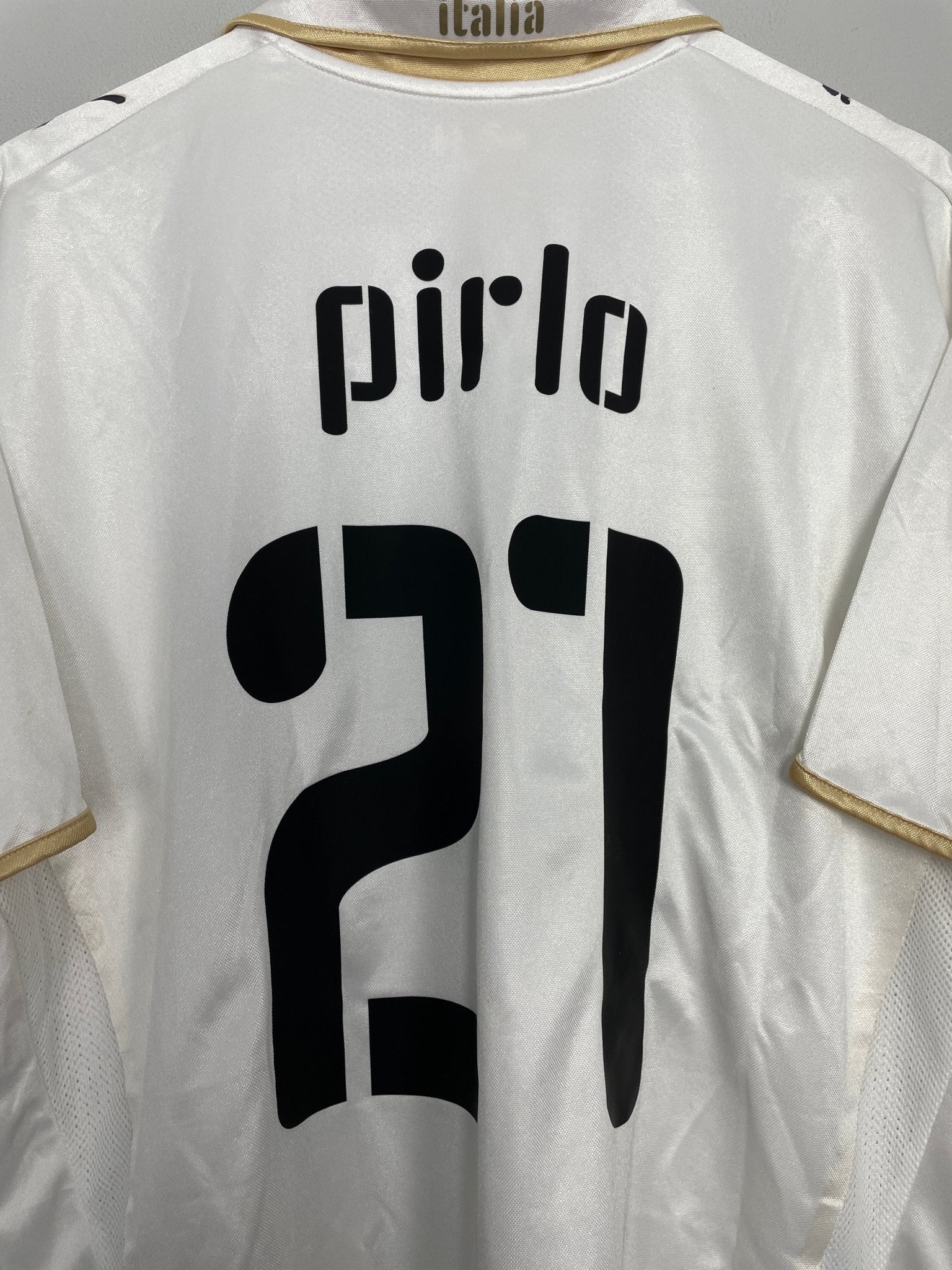 Shop 2008/09 ITALY PIRLO #21 AWAY SHIRT (XL) PUMA, classic football shirts, vintage football shirts & retro soccer jerseys at Cult Kits