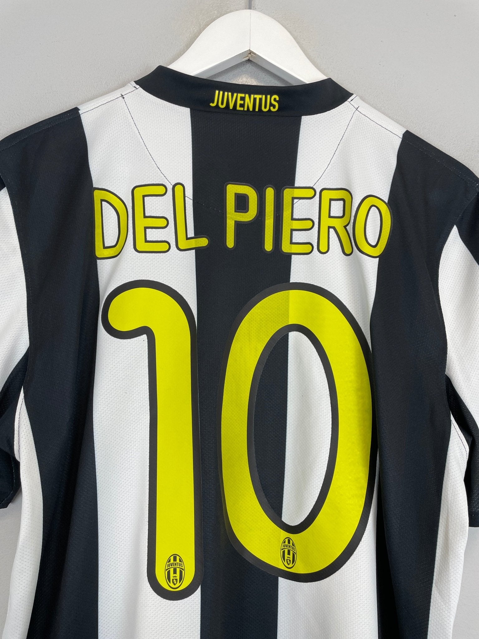 Shop 2008/09 JUVENTUS DEL PIERO #10 HOME SHIRT (M) NIKE, classic football shirts, vintage football shirts & retro soccer jerseys at Cult Kits