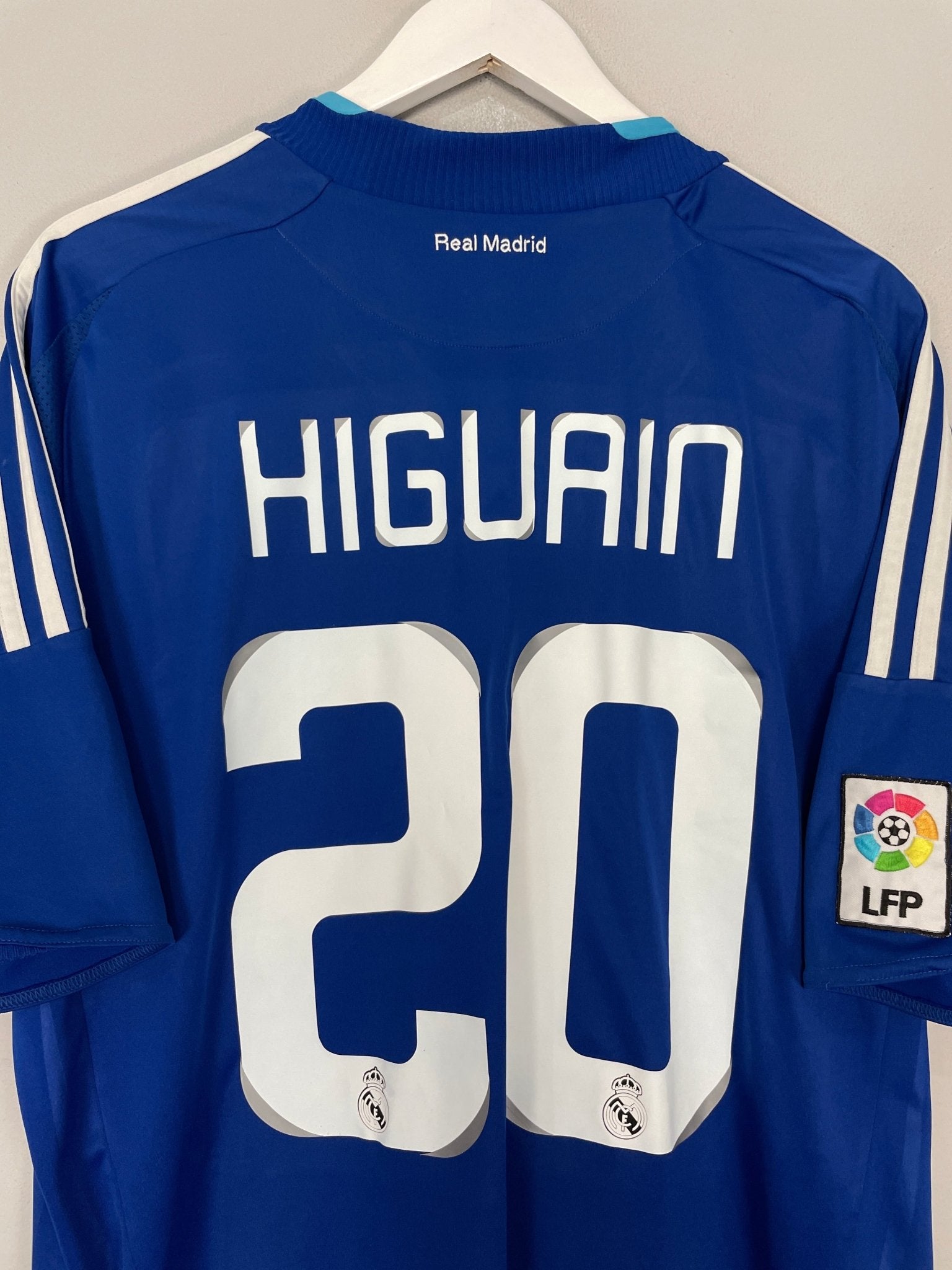 Shop 2008/09 REAL MADRID HIGUAIN #20 AWAY SHIRT (XL) ADIDAS, classic football shirts, vintage football shirts & retro soccer jerseys at Cult Kits
