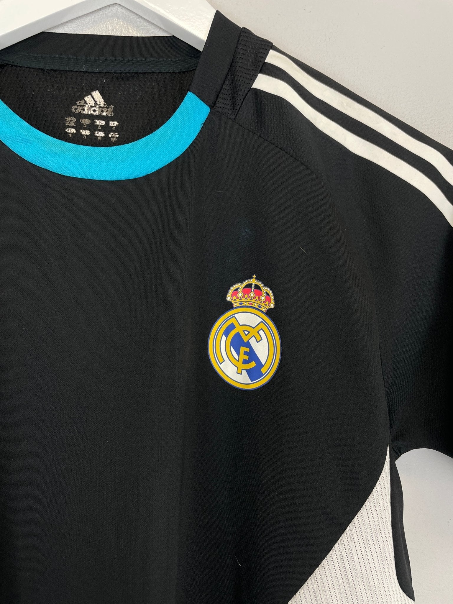 Shop 2008/09 REAL MADRID TRAINING SHIRT (S) ADIDAS, classic football shirts, vintage football shirts & retro soccer jerseys at Cult Kits