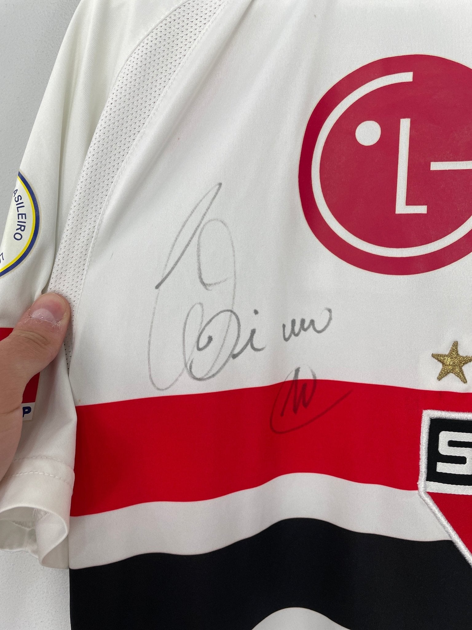 Shop 2008/09 SAO PAULO ADRIANO #10 *SIGNED* HOME SHIRT (M) REEBOK, classic football shirts, vintage football shirts & retro soccer jerseys at Cult Kits