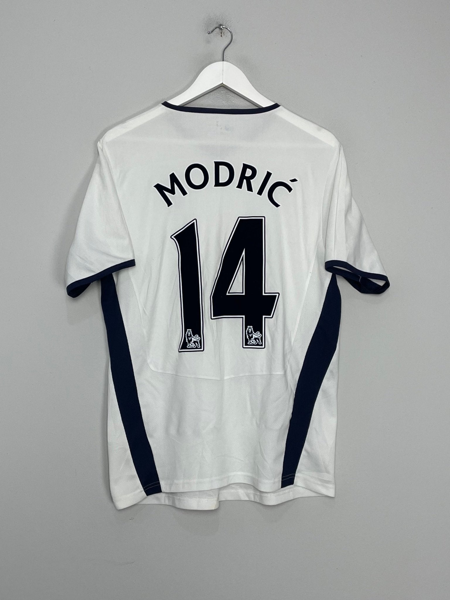 Shop 2008/09 TOTTENHAM MODRIC #10 HOME SHIRT (M) PUMA, classic football shirts, vintage football shirts & retro soccer jerseys at Cult Kits