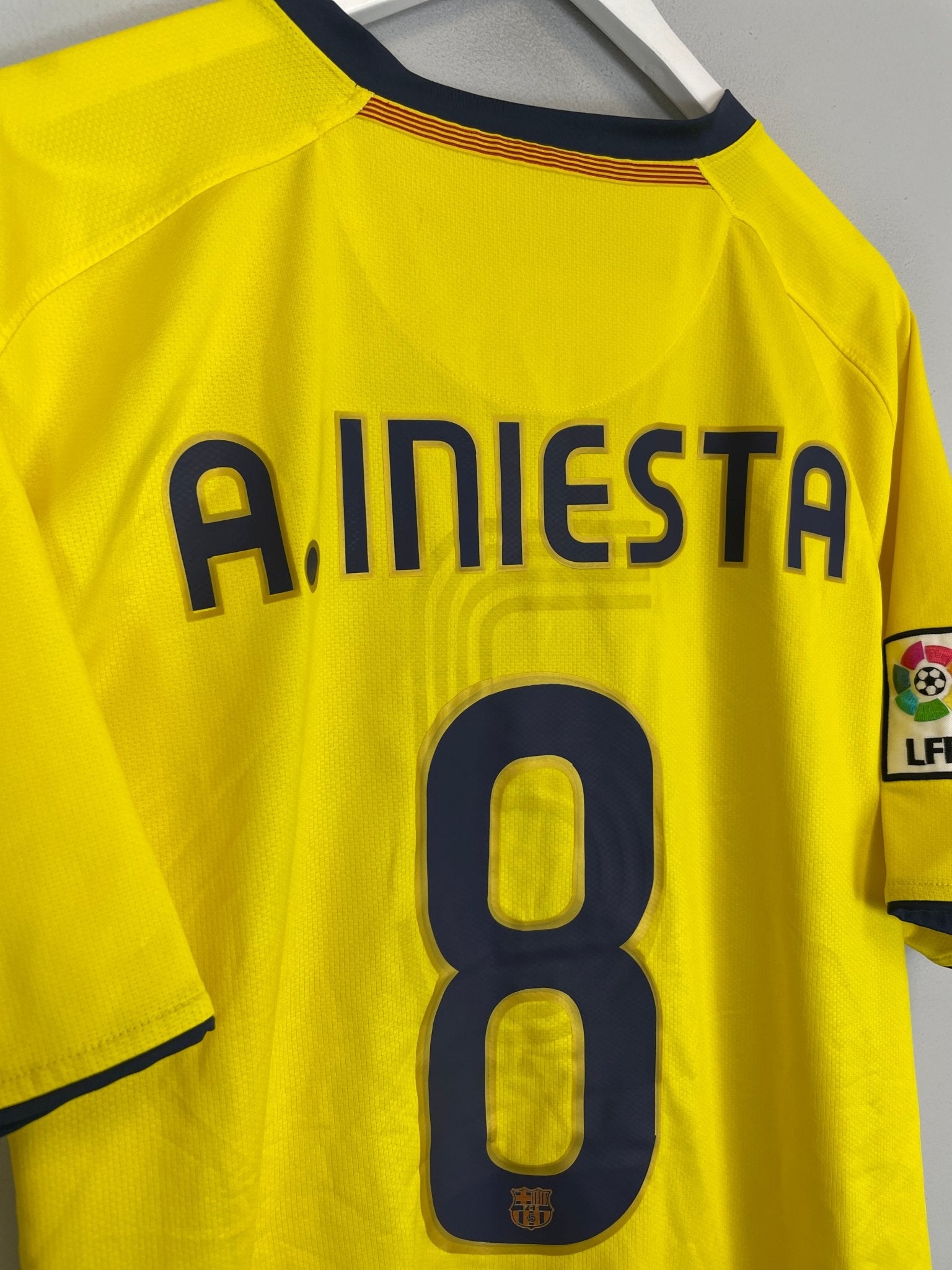 Shop 2008/10 BARCELONA INIESTA #8 AWAY SHIRT (XL) NIKE, classic football shirts, vintage football shirts & retro soccer jerseys at Cult Kits