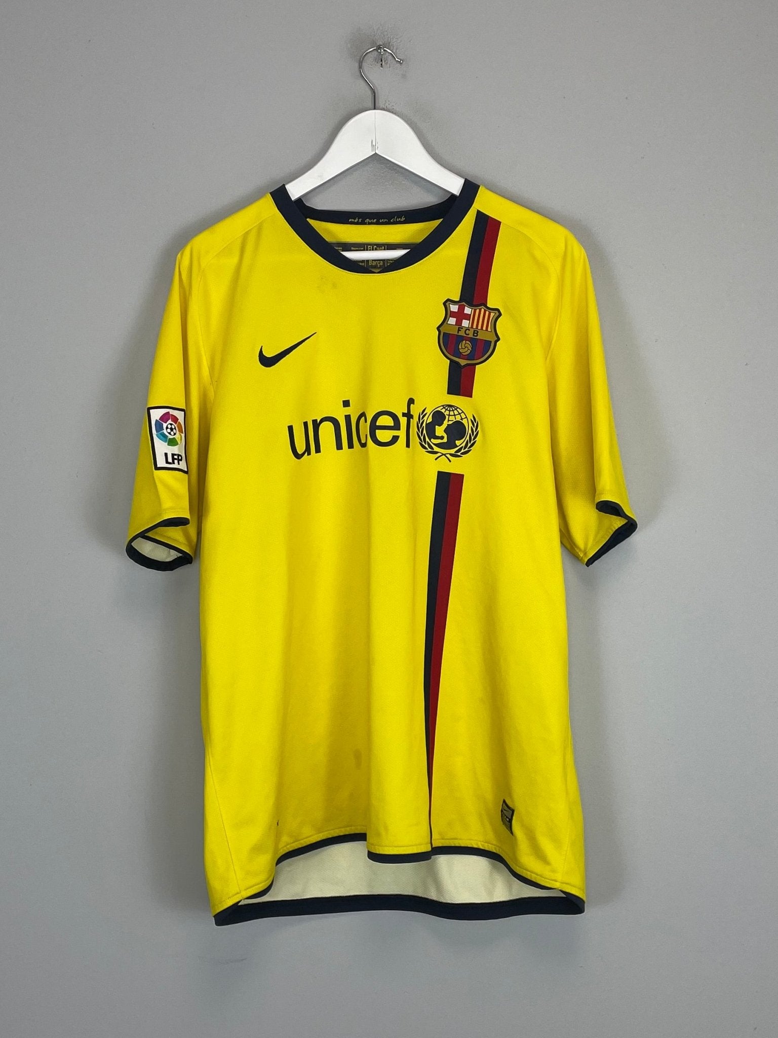 Shop 2008/10 BARCELONA INIESTA #8 AWAY SHIRT (XL) NIKE, classic football shirts, vintage football shirts & retro soccer jerseys at Cult Kits