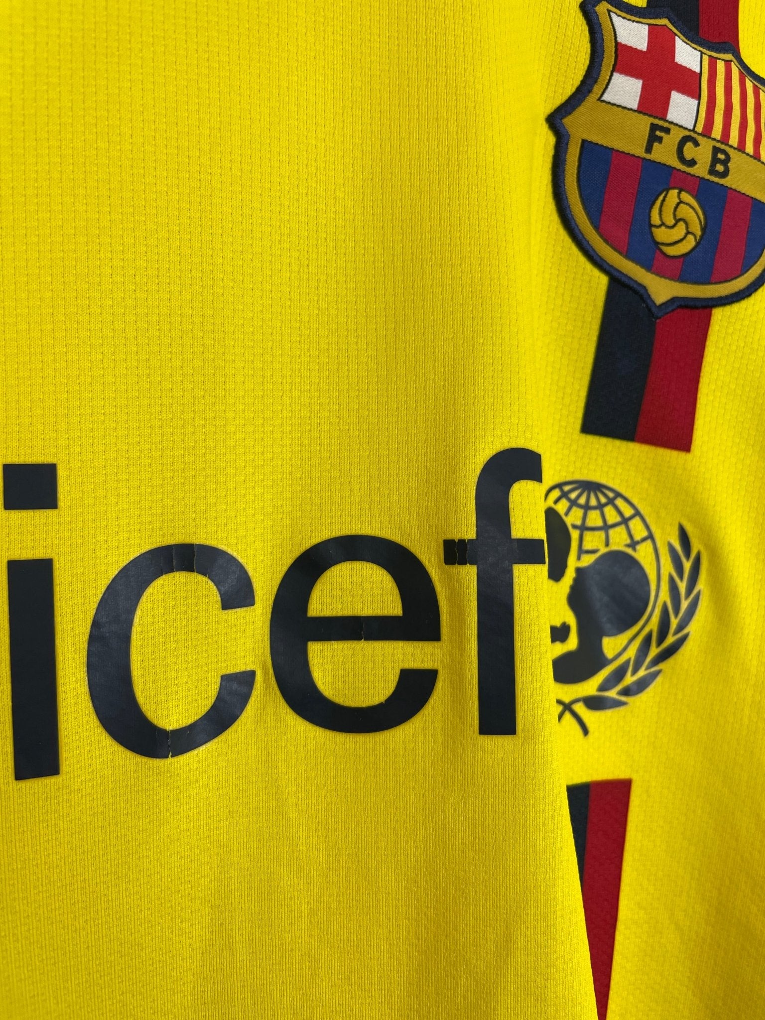 Shop 2008/10 BARCELONA INIESTA #8 AWAY SHIRT (XL) NIKE, classic football shirts, vintage football shirts & retro soccer jerseys at Cult Kits