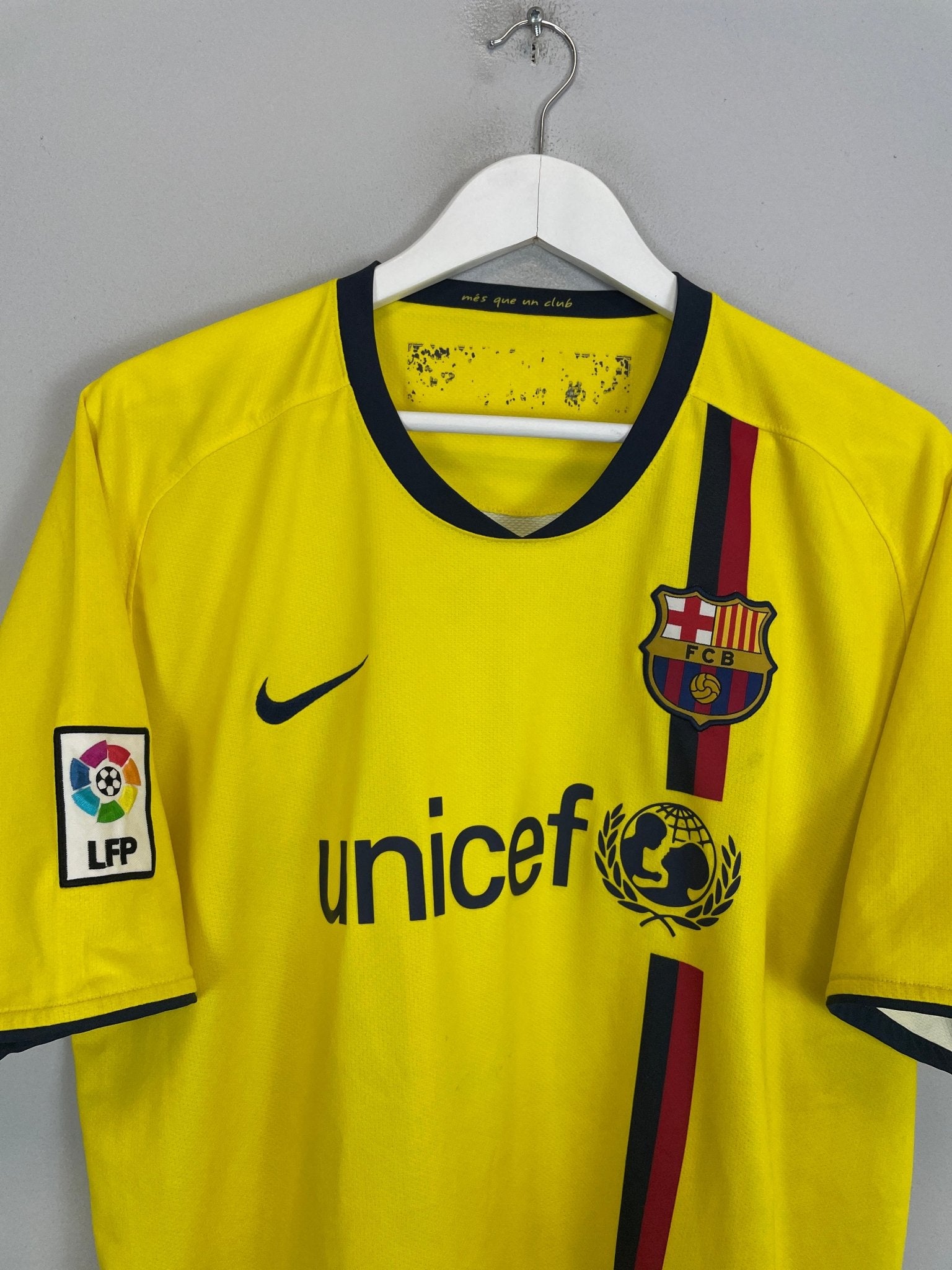 Shop 2008/10 BARCELONA MESSI #10 AWAY SHIRT (XL) NIKE, classic football shirts, vintage football shirts & retro soccer jerseys at Cult Kits