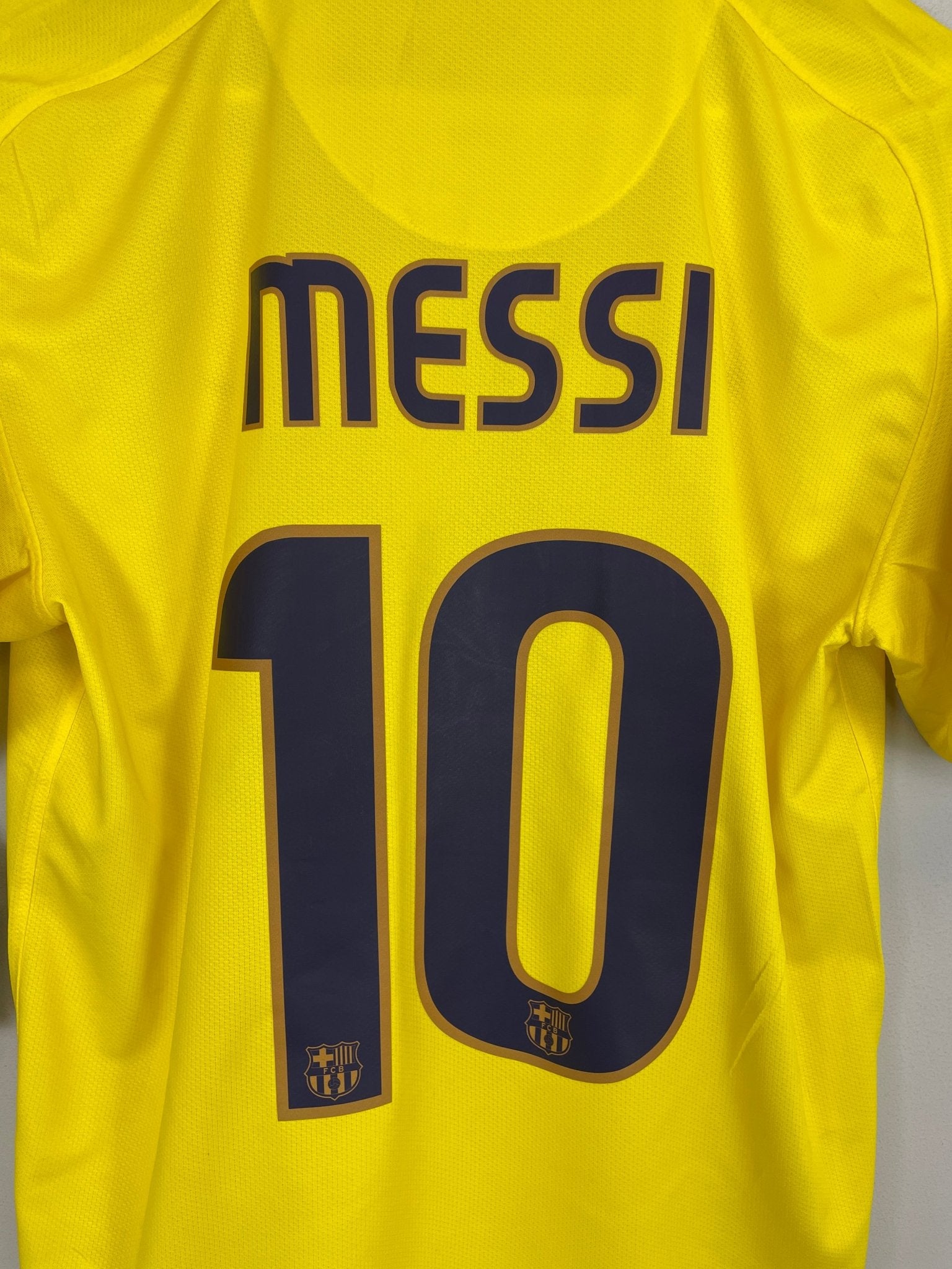 Shop 2008/10 BARCELONA MESSI #10 *BNWT* AWAY SHIRT (S) NIKE, classic football shirts, vintage football shirts & retro soccer jerseys at Cult Kits