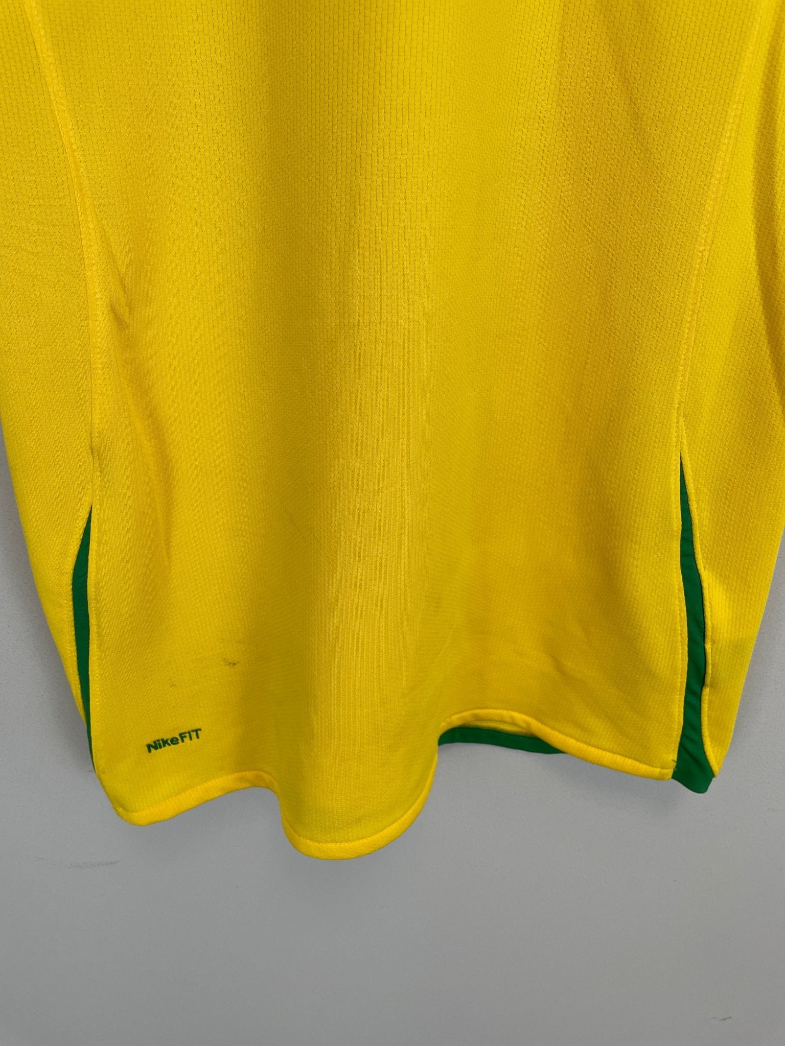 Shop 2008/10 BRAZIL CIRO #20 *SIGNED* HOME SHIRT (M) NIKE, classic football shirts, vintage football shirts & retro soccer jerseys at Cult Kits