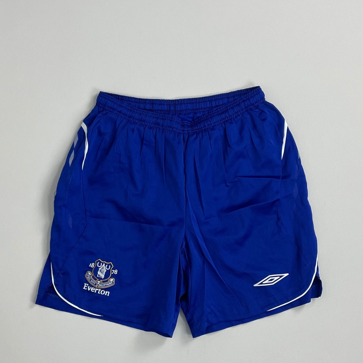 Shop 2008/10 EVERTON HOME SHORTS (L) UMBRO, classic football shirts, vintage football shirts & retro soccer jerseys at Cult Kits