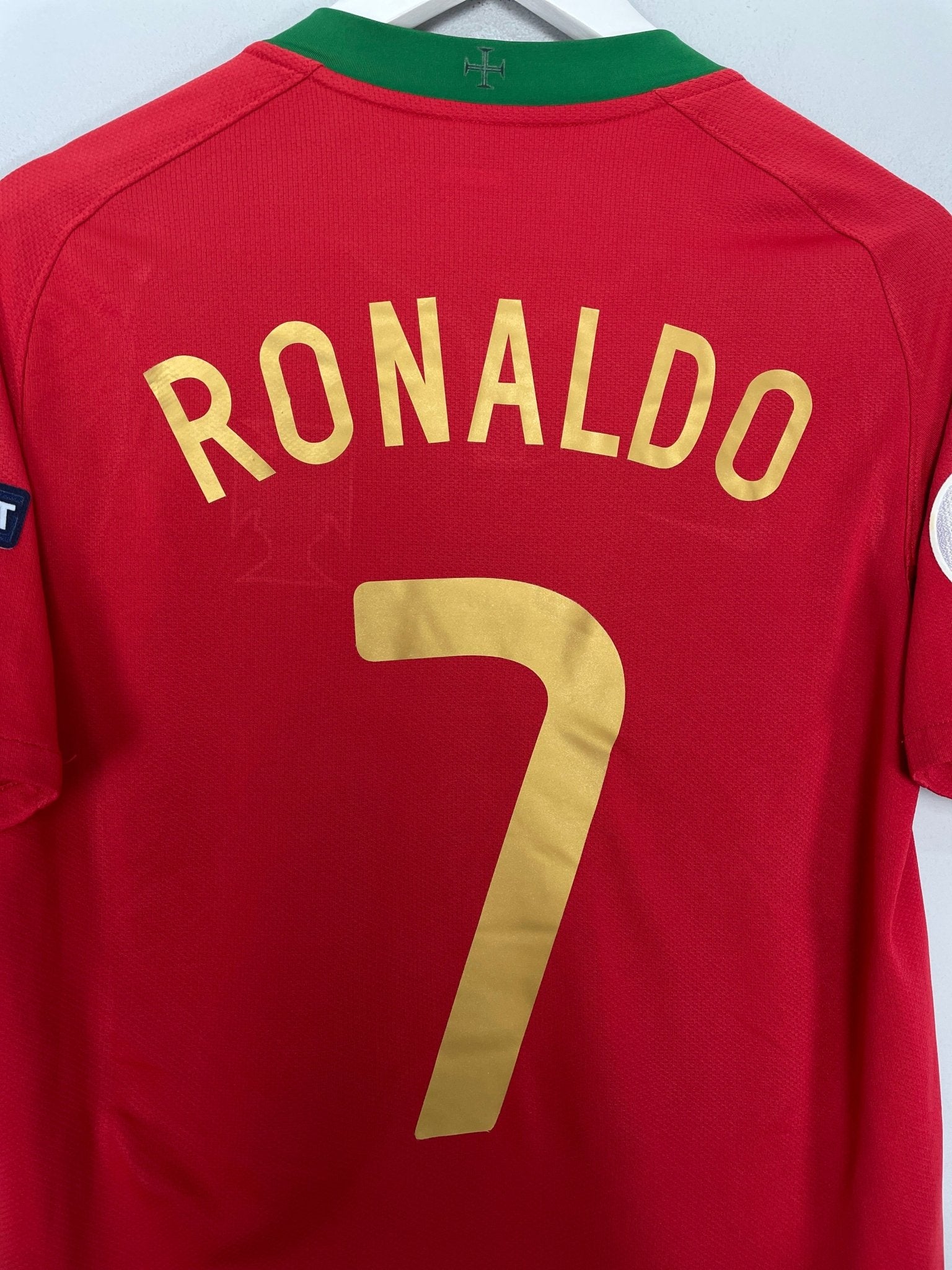 Shop 2008/10 PORTUGAL C.RONALDO #7 HOME SHIRT (XL.KIDS) NIKE, classic football shirts, vintage football shirts & retro soccer jerseys at Cult Kits