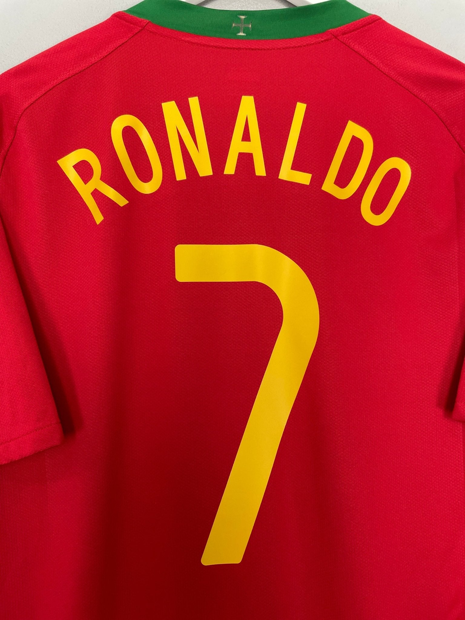 Shop 2008/10 PORTUGAL RONALDO #7 HOME SHIRT (L) NIKE, classic football shirts, vintage football shirts & retro soccer jerseys at Cult Kits