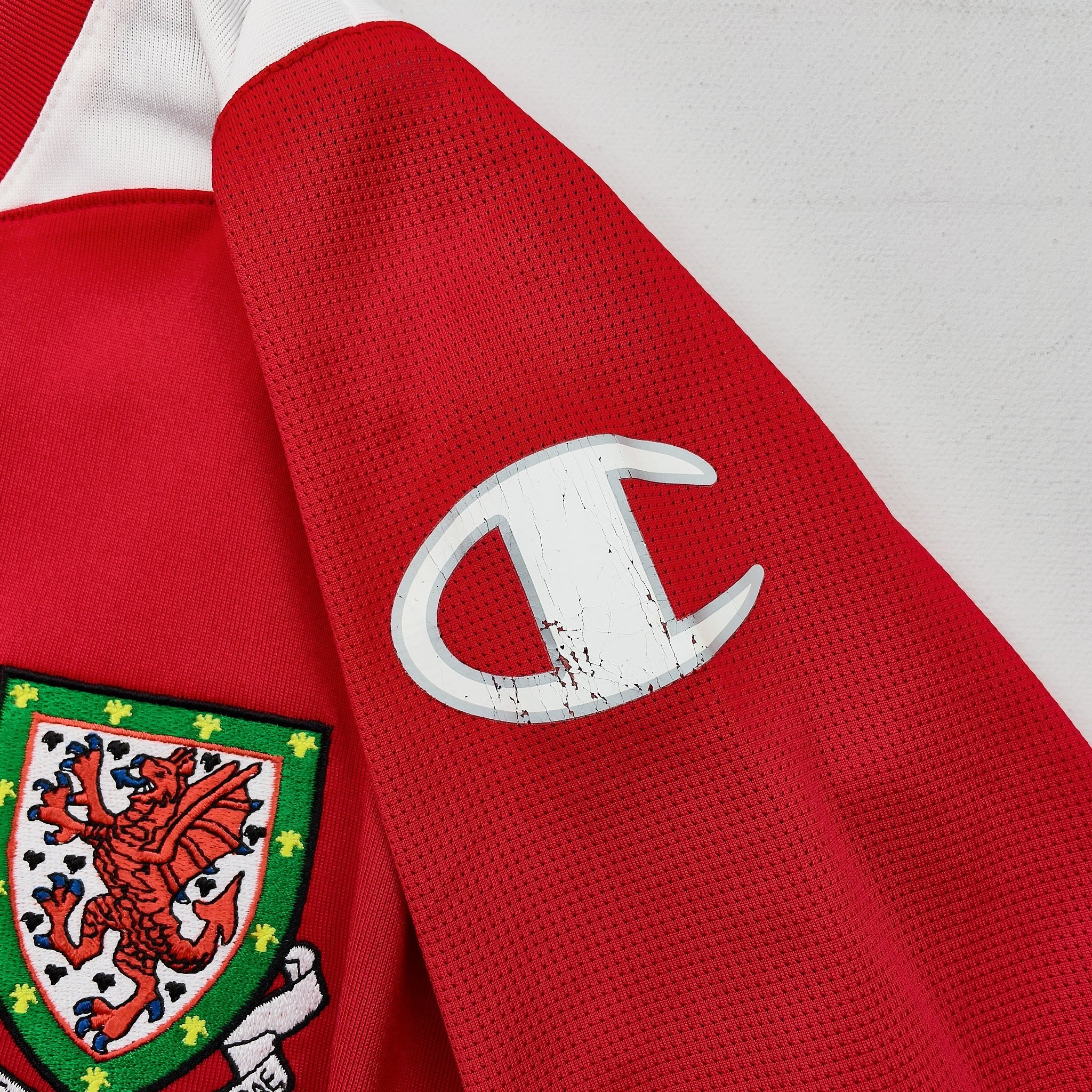 Buy 2008/10 Wales Bale 3 Home Shirt (XXL) Champion ~ Free worldwide shipping ~ Authentic Vintage Football Shirts from Cult Kits