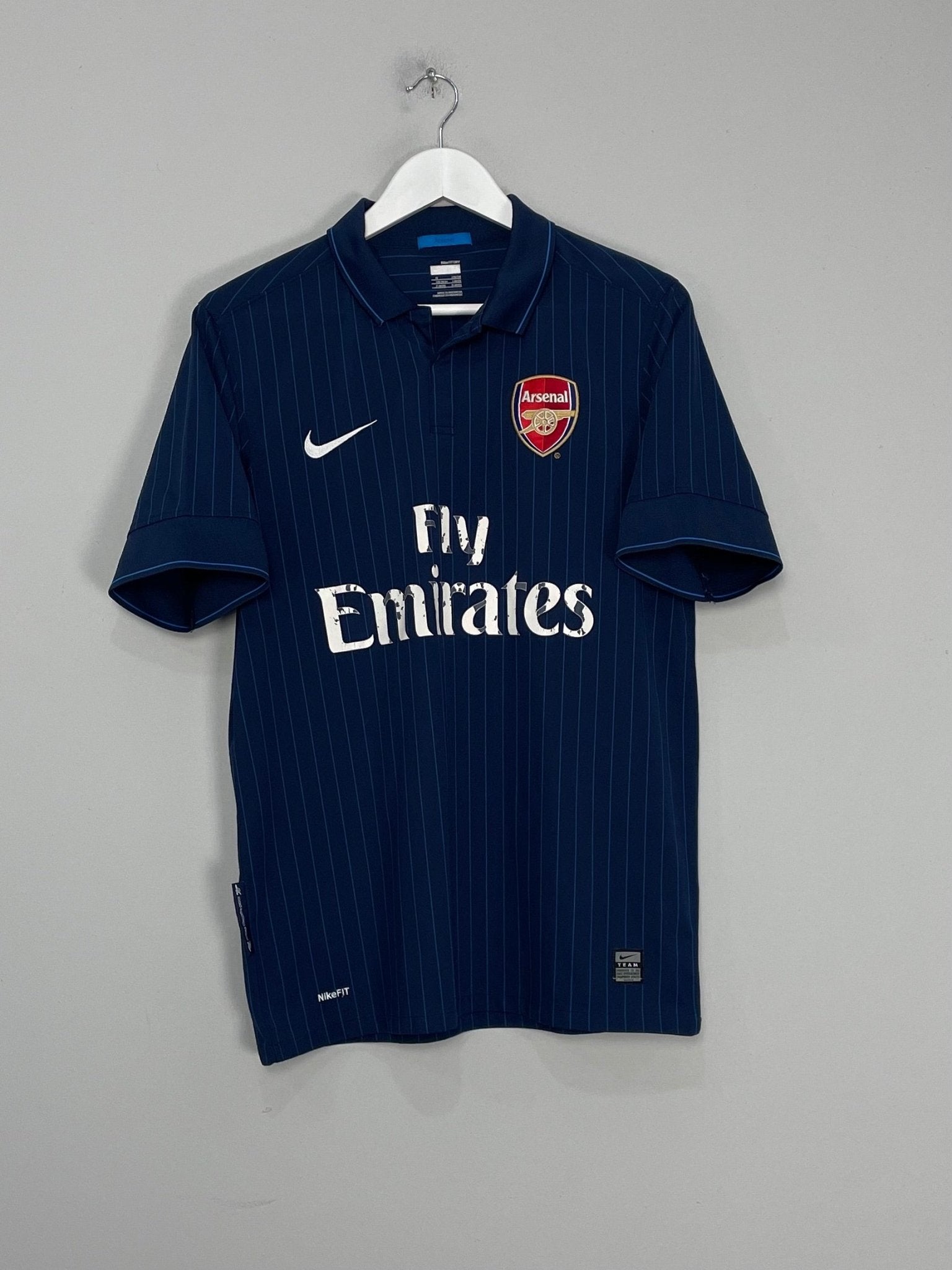 Shop 2009/10 ARSENAL AWAY SHIRT (M) NIKE, classic football shirts, vintage football shirts & retro soccer jerseys at Cult Kits