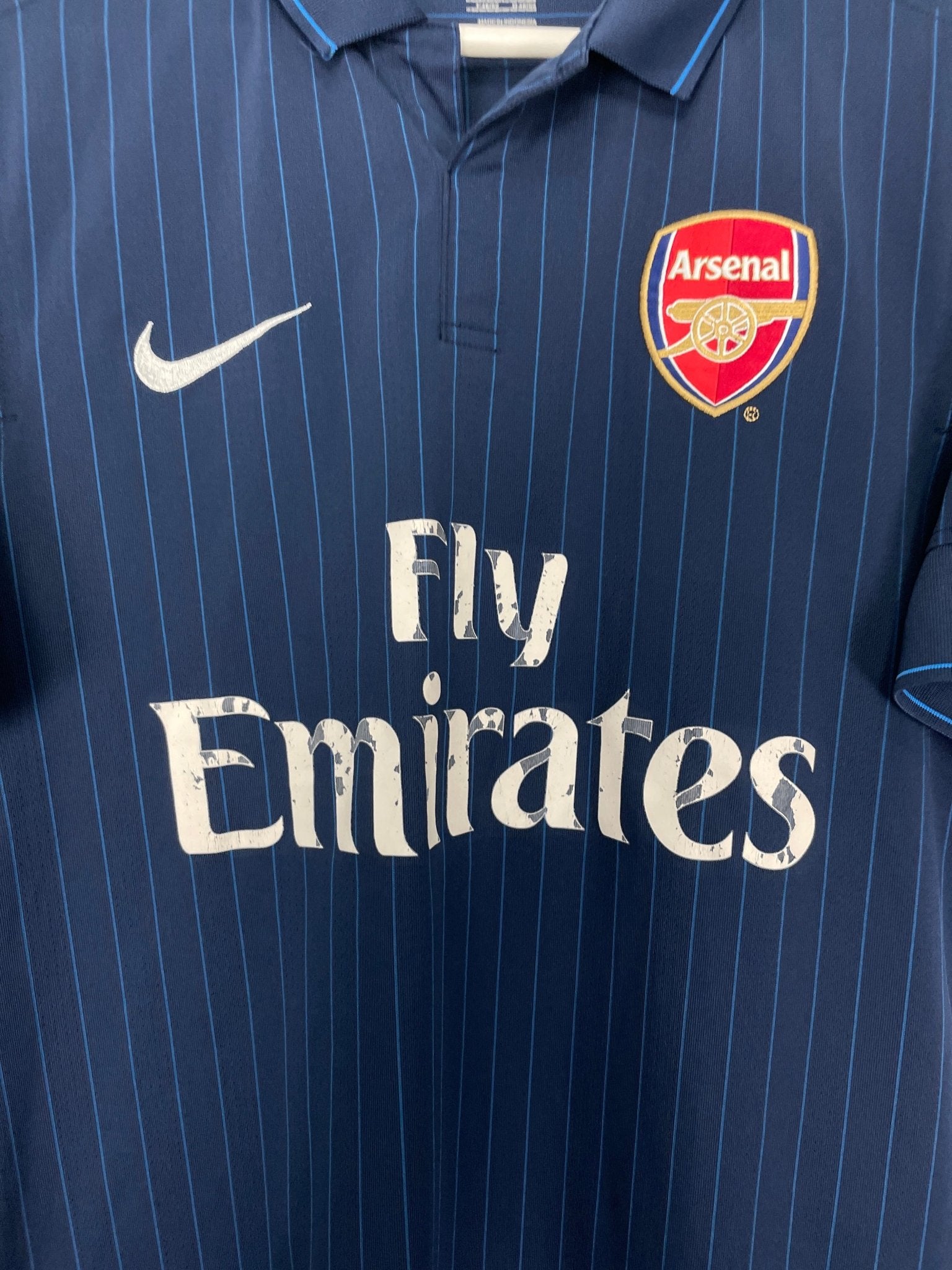 Shop 2009/10 ARSENAL AWAY SHIRT (M) NIKE, classic football shirts, vintage football shirts & retro soccer jerseys at Cult Kits