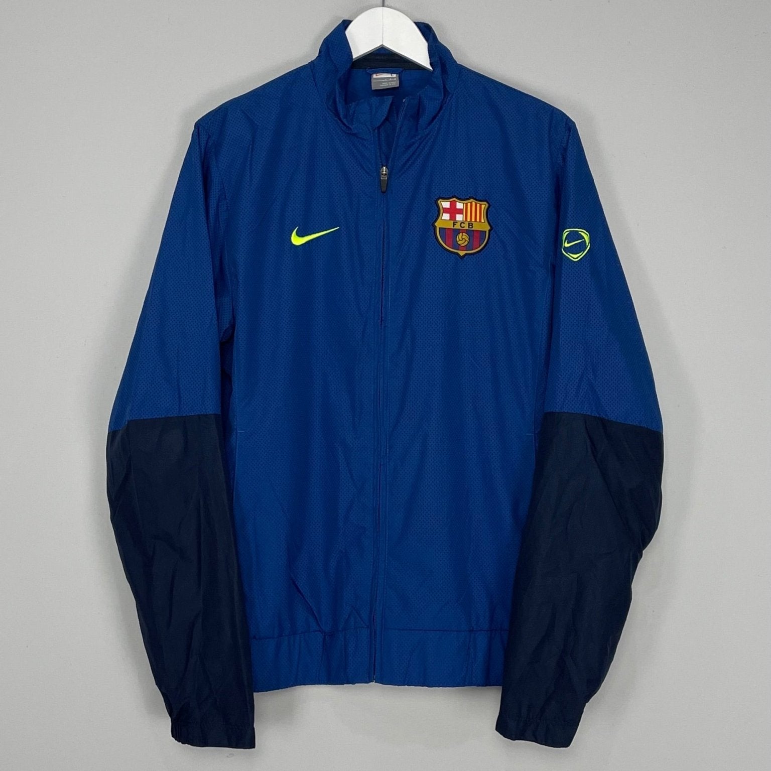 Shop 2009/10 BARCELONA TRACK JACKET (L) NIKE, classic football shirts, vintage football shirts & retro soccer jerseys at Cult Kits