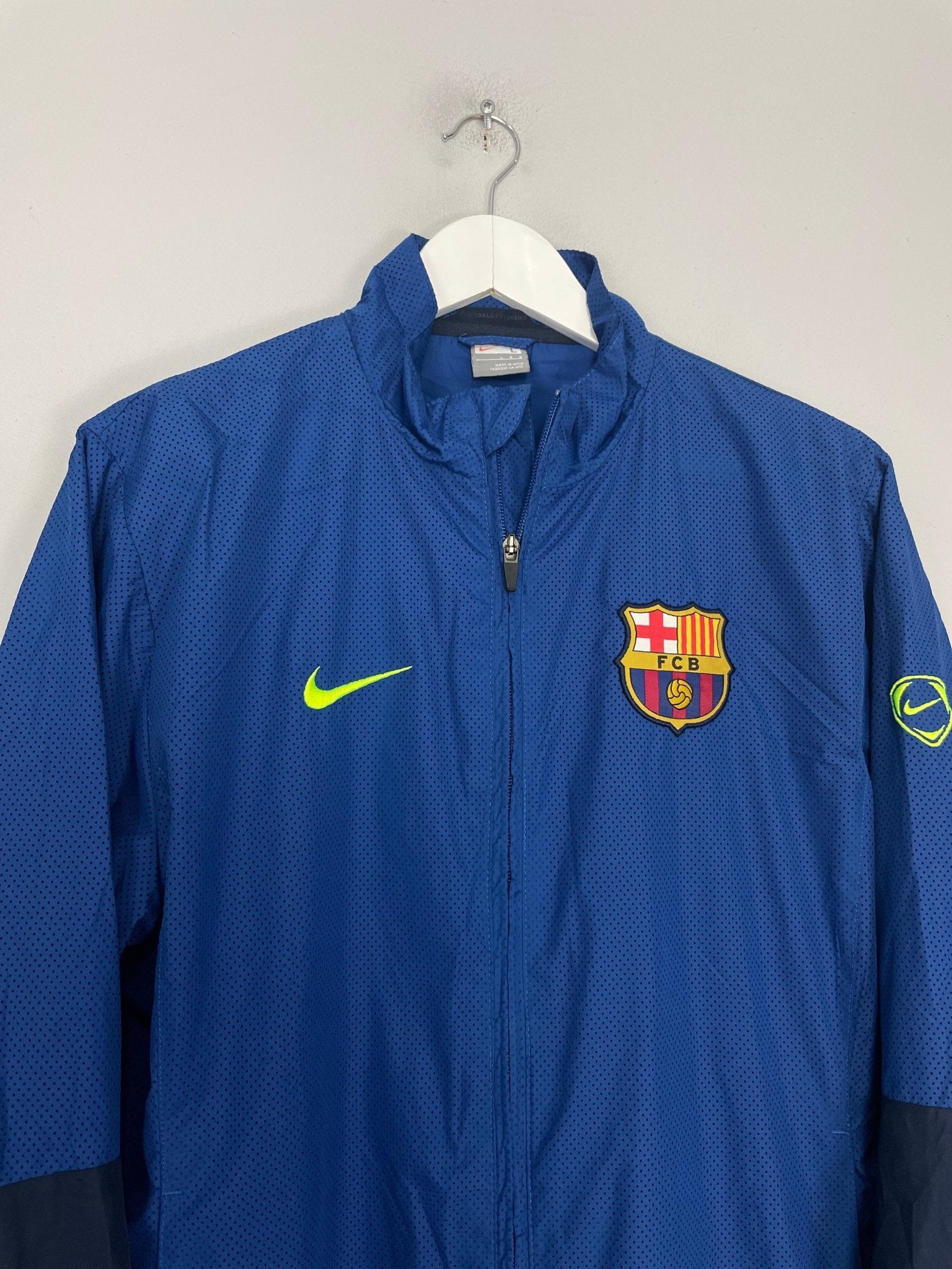 Shop 2009/10 BARCELONA TRACK JACKET (L) NIKE, classic football shirts, vintage football shirts & retro soccer jerseys at Cult Kits