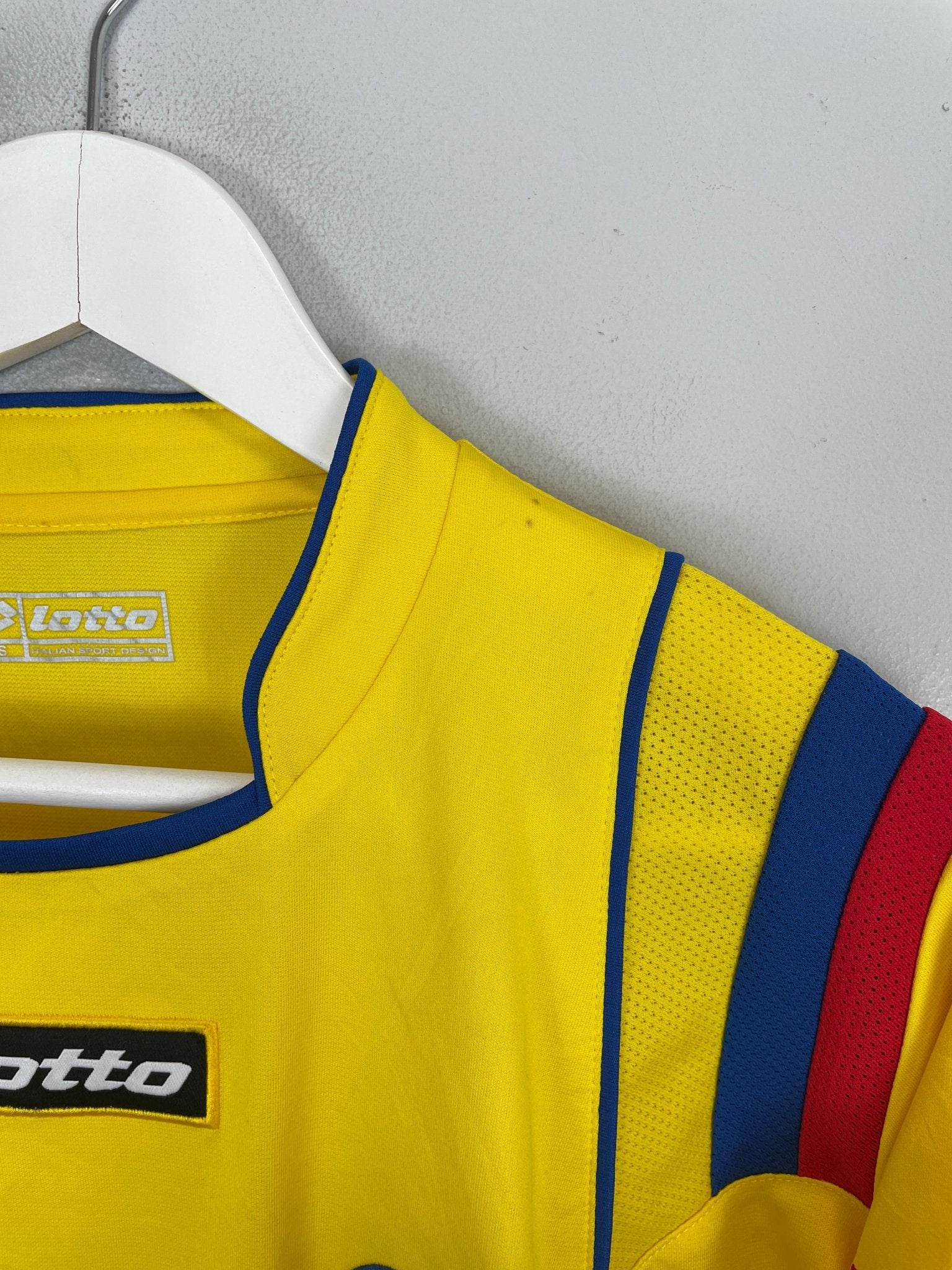 Shop 2009/10 COLOMBIA HOME SHIRT (S) LOTTO, classic football shirts, vintage football shirts & retro soccer jerseys at Cult Kits