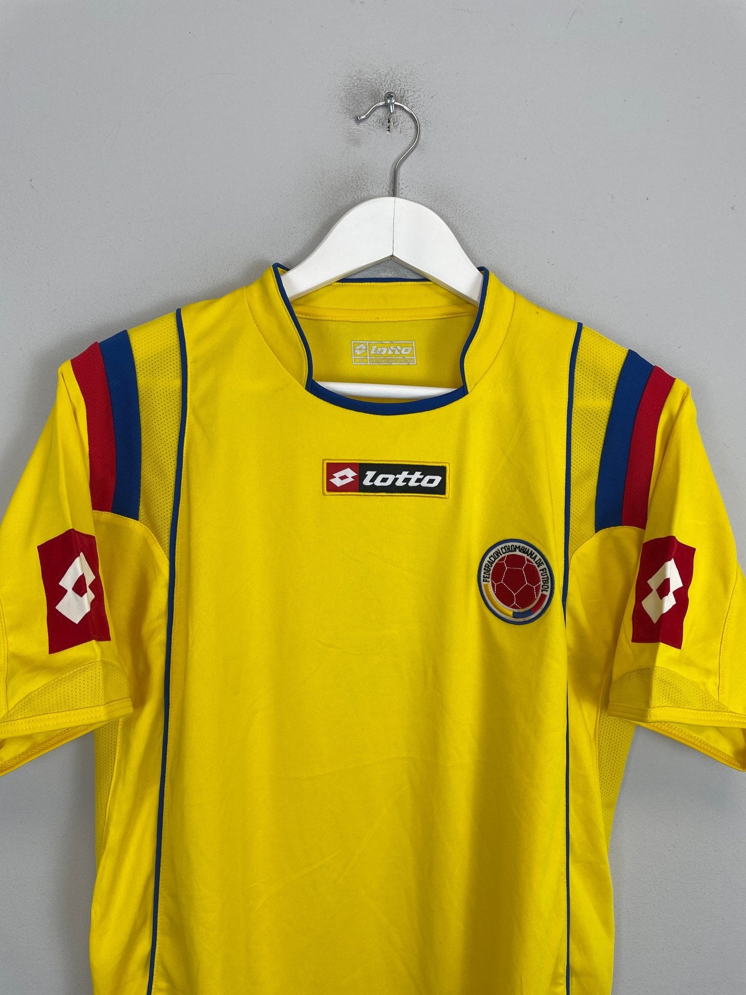 Shop 2009/10 COLOMBIA HOME SHIRT (S) LOTTO, classic football shirts, vintage football shirts & retro soccer jerseys at Cult Kits