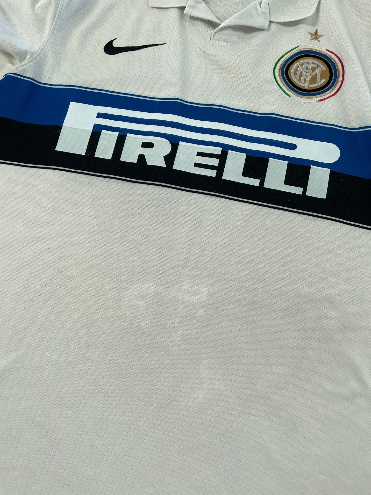 Buy 2009/10 Inter Milan Eto'o 9 Away Shirt (L) Nike ~ Free worldwide shipping ~ Authentic Vintage Football Shirts from Cult Kits