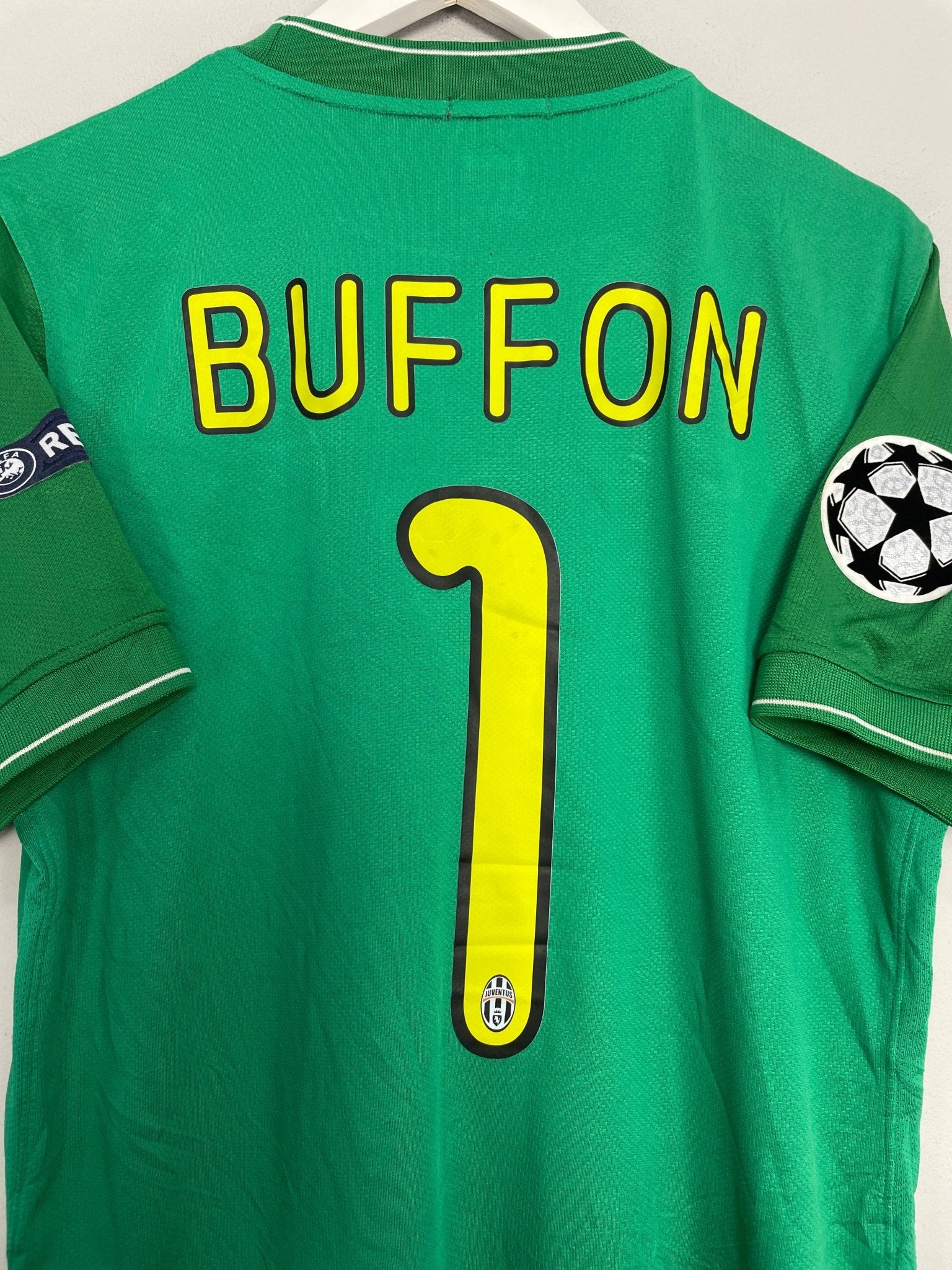 Shop 2009/10 JUVENTUS BUFFON #1 C/L GK SHIRT (M) NIKE, classic football shirts, vintage football shirts & retro soccer jerseys at Cult Kits