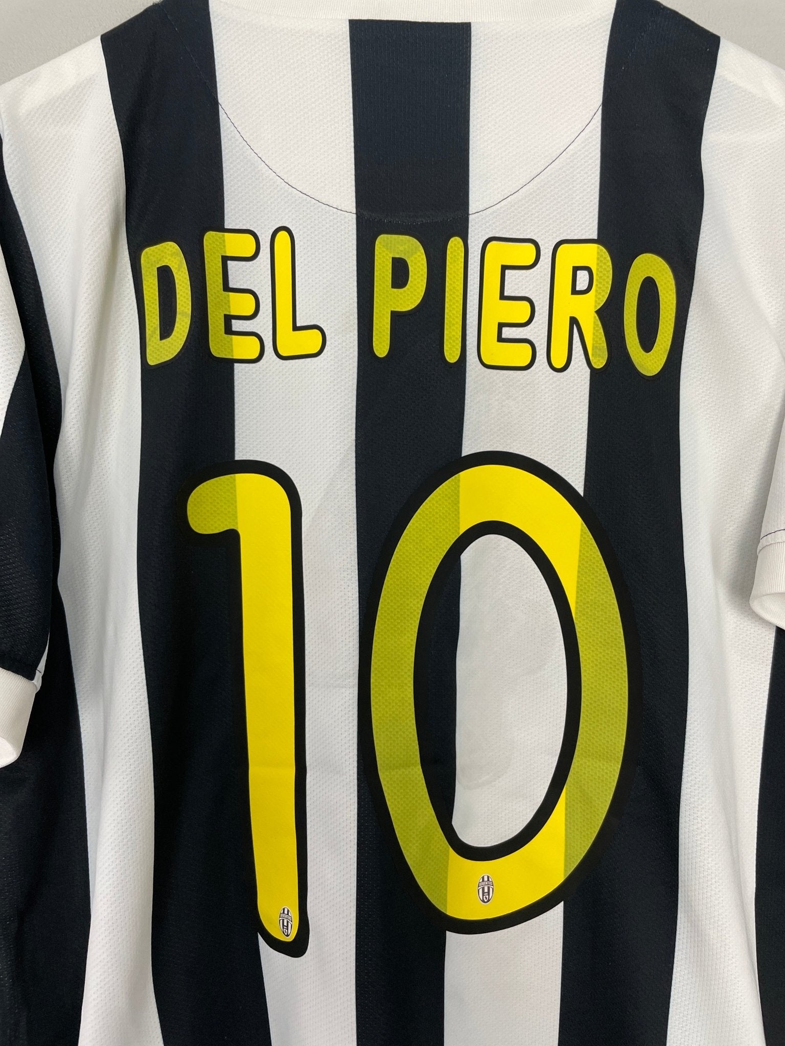 Shop 2009/10 JUVENTUS DEL PIERO #10 HOME SHIRT (L) NIKE, classic football shirts, vintage football shirts & retro soccer jerseys at Cult Kits