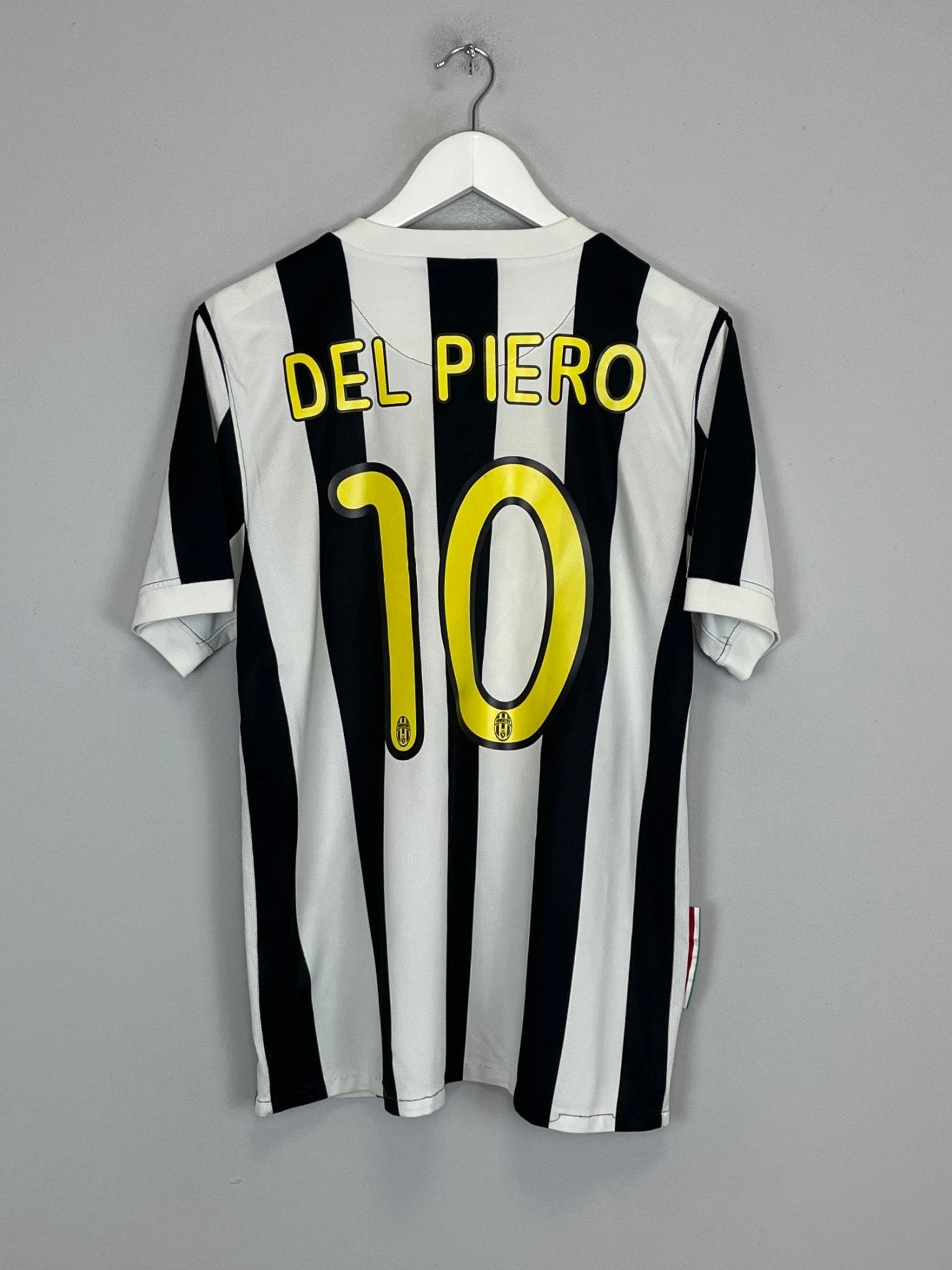 Shop 2009/10 JUVENTUS DEL PIERO #10 HOME SHIRT (M) NIKE, classic football shirts, vintage football shirts & retro soccer jerseys at Cult Kits