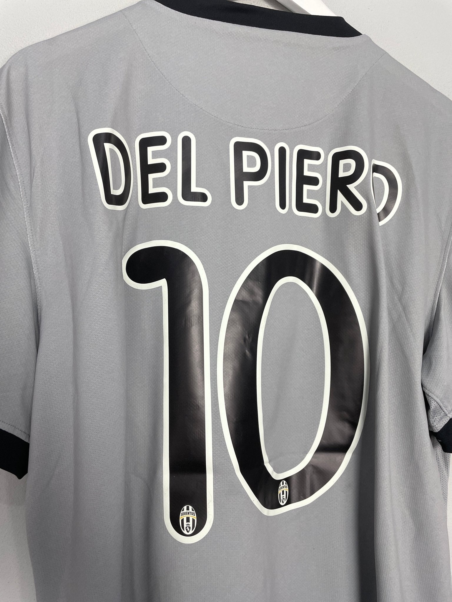 Shop 2009/10 JUVENTUS DEL PIERO AWAY SHIRT (XL) NIKE, classic football shirts, vintage football shirts & retro soccer jerseys at Cult Kits