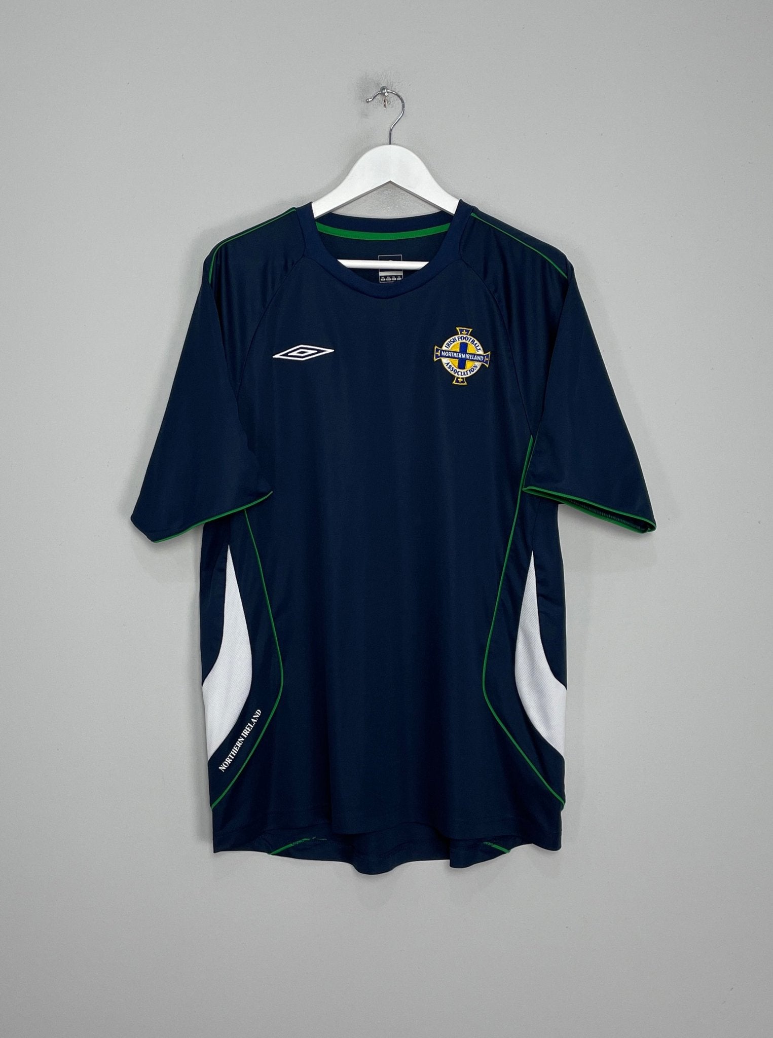 Shop 2009/10 NORTHERN IRELAND TRAINING SHIRT (XXL) UMBRO, classic football shirts, vintage football shirts & retro soccer jerseys at Cult Kits