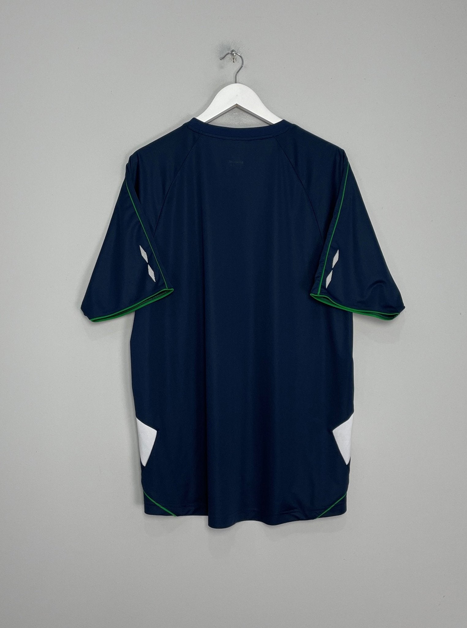 Shop 2009/10 NORTHERN IRELAND TRAINING SHIRT (XXL) UMBRO, classic football shirts, vintage football shirts & retro soccer jerseys at Cult Kits