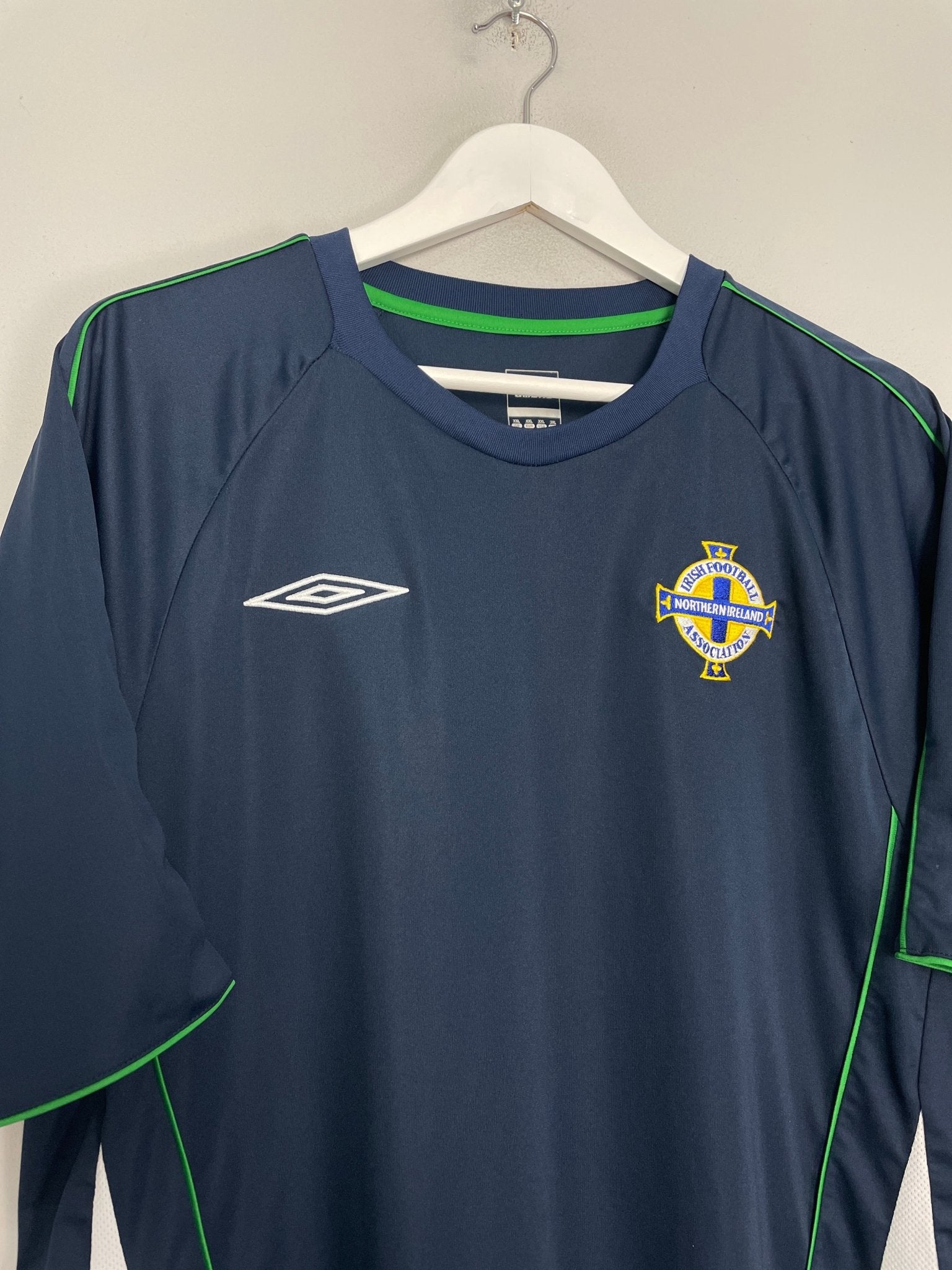 Shop 2009/10 NORTHERN IRELAND TRAINING SHIRT (XXL) UMBRO, classic football shirts, vintage football shirts & retro soccer jerseys at Cult Kits
