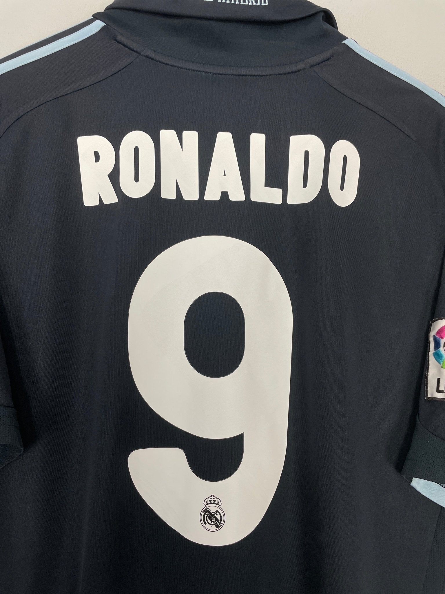 Shop 2009/10 REAL MADRID RONALDO #9 AWAY SHIRT (XL) ADIDAS, classic football shirts, vintage football shirts & retro soccer jerseys at Cult Kits