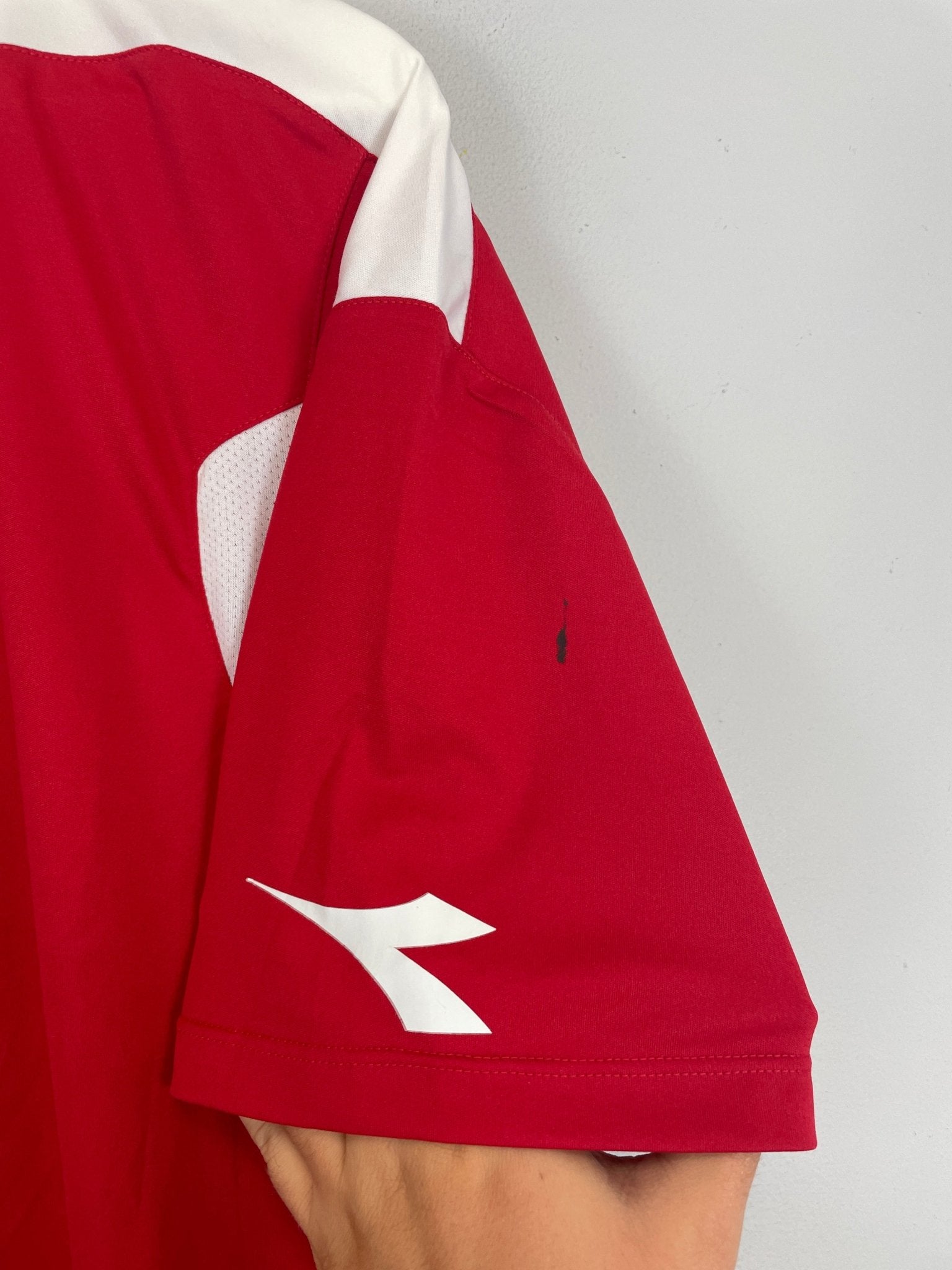 Shop 2009/10 STANDARD LIEGE HOME SHIRT (M) DIADORA, classic football shirts, vintage football shirts & retro soccer jerseys at Cult Kits