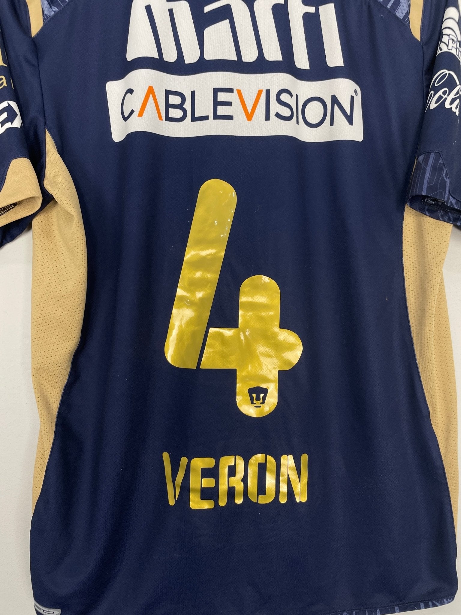 Shop 2009/10 UNAM PUMAS VERON #4 AWAY SHIRT (M) PUMA, classic football shirts, vintage football shirts & retro soccer jerseys at Cult Kits