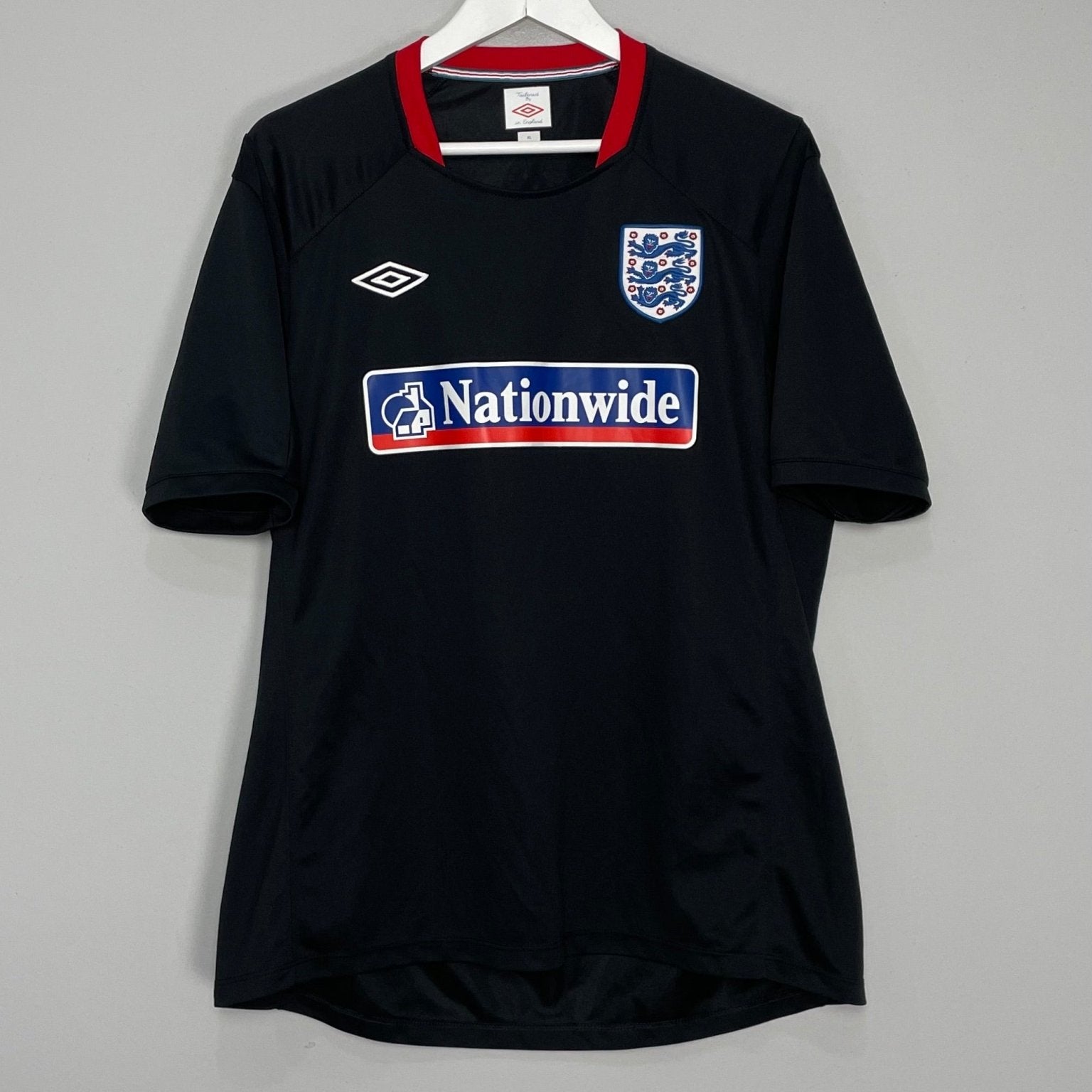 Shop 2010 ENGLAND TRAINING SHIRT (XL) UMBRO, classic football shirts, vintage football shirts & retro soccer jerseys at Cult Kits
