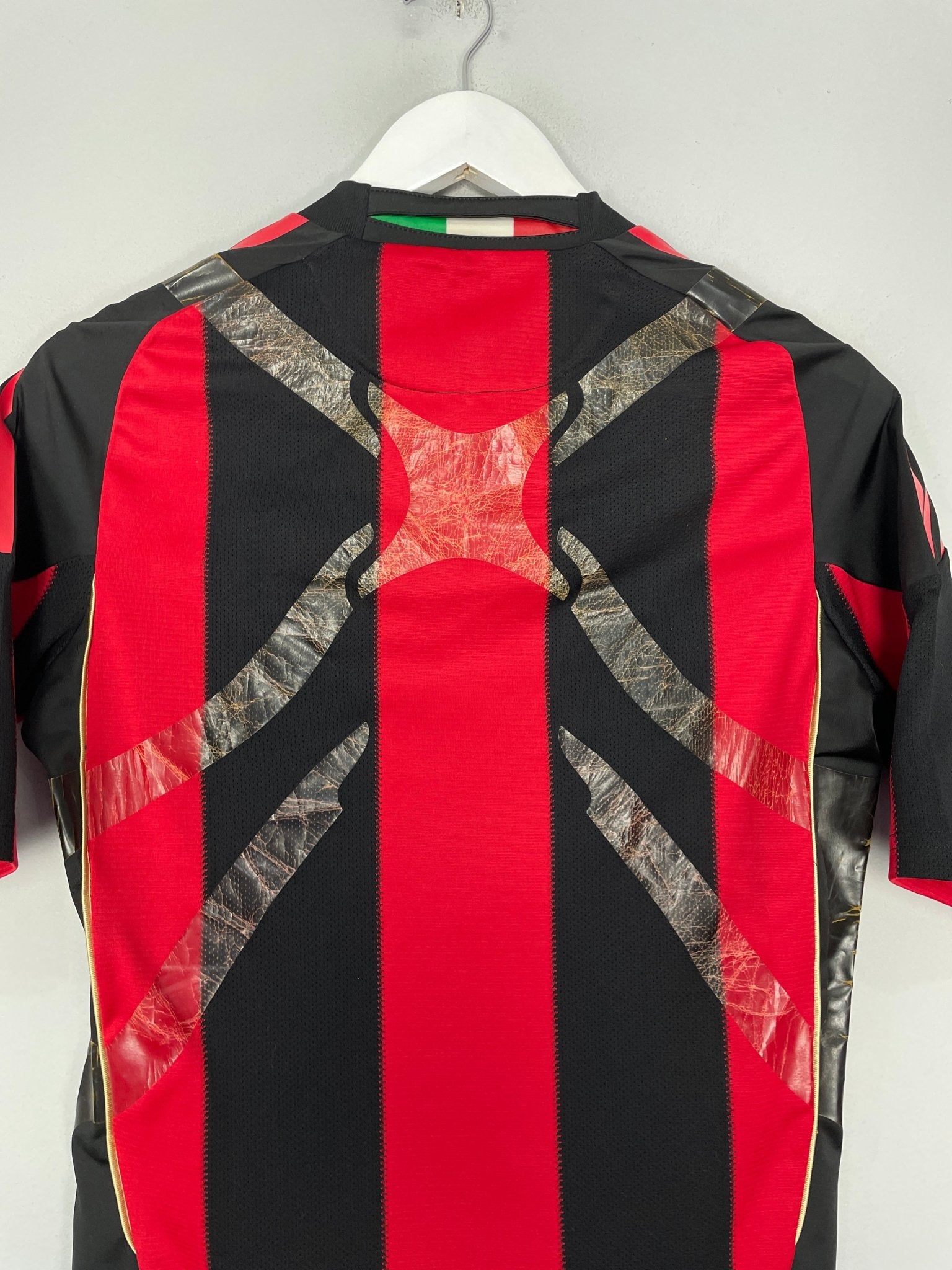 Shop 2010/11 AC MILAN *PLAYER ISSUE* HOME SHIRT (M) ADIDAS, classic football shirts, vintage football shirts & retro soccer jerseys at Cult Kits