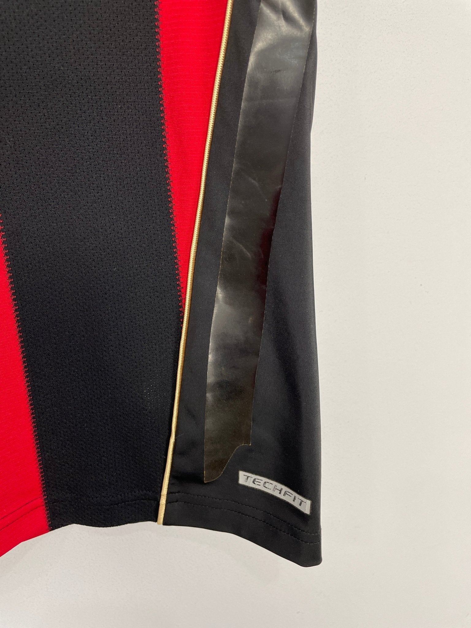 Shop 2010/11 AC MILAN *PLAYER ISSUE* HOME SHIRT (M) ADIDAS, classic football shirts, vintage football shirts & retro soccer jerseys at Cult Kits