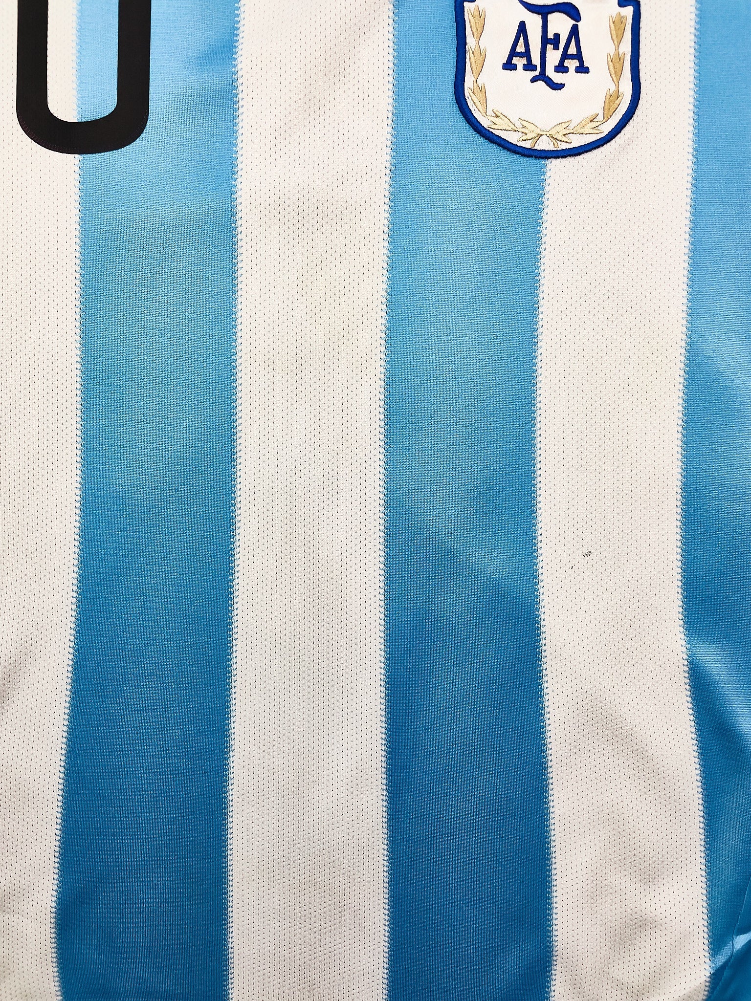 Buy 2010/11 Argentina Messi 10 Home Shirt (S) Adidas ~ Free worldwide shipping ~ Authentic Vintage Football Shirts from Cult Kits