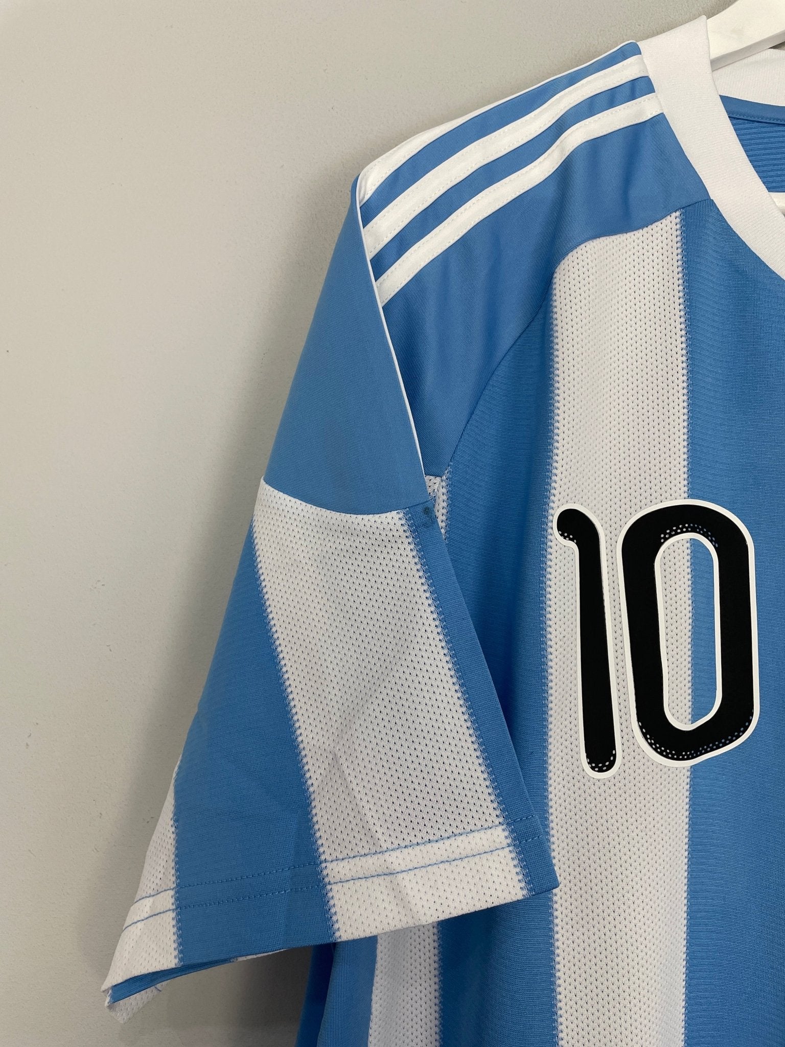 Shop 2010/11 ARGENTINA MESSI #10 HOME SHIRT (XL) ADIDAS, classic football shirts, vintage football shirts & retro soccer jerseys at Cult Kits