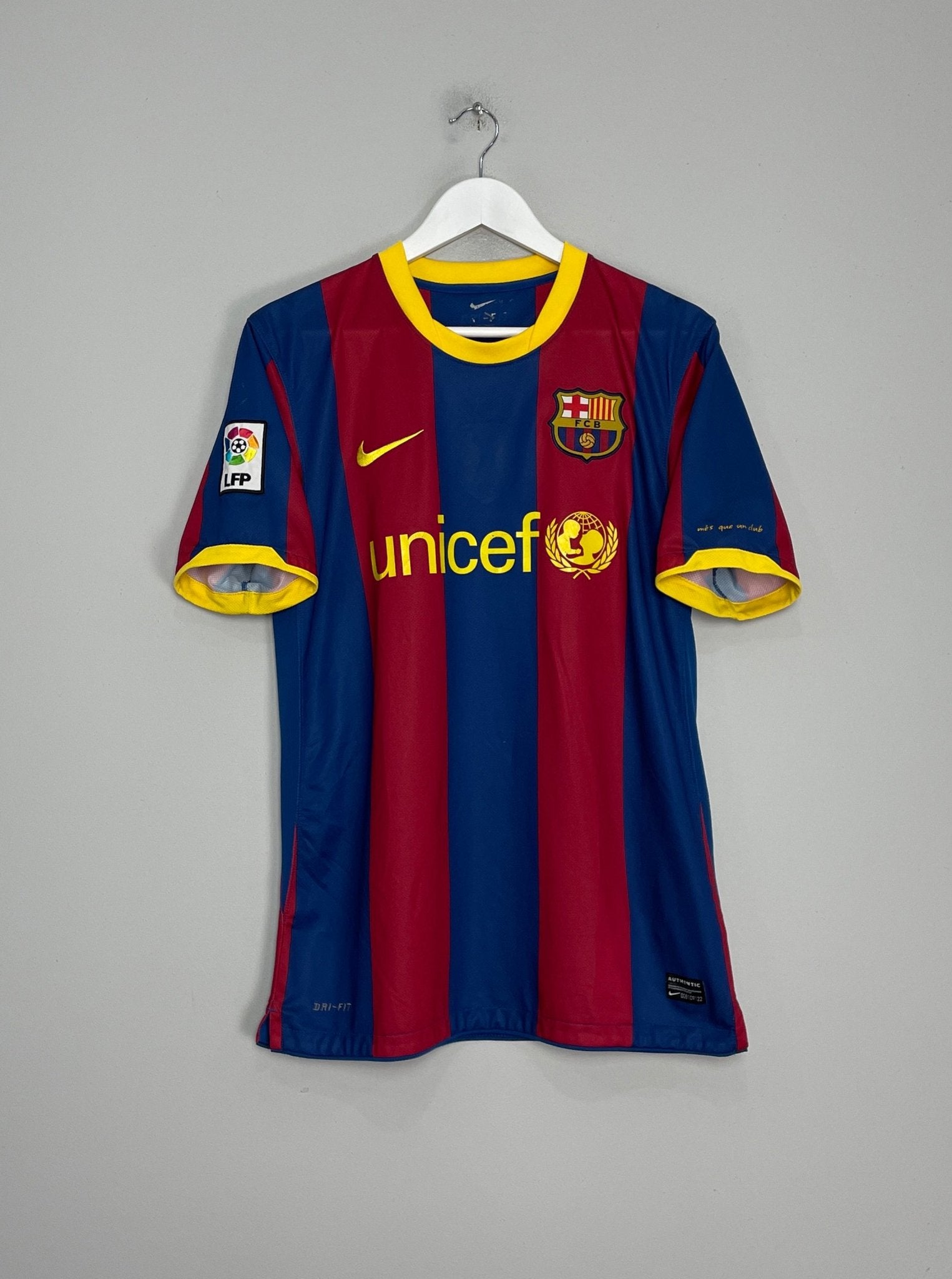 Shop 2010/11 BARCELONA DAVID VILLA #7 HOME SHIRT (M) NIKE, classic football shirts, vintage football shirts & retro soccer jerseys at Cult Kits