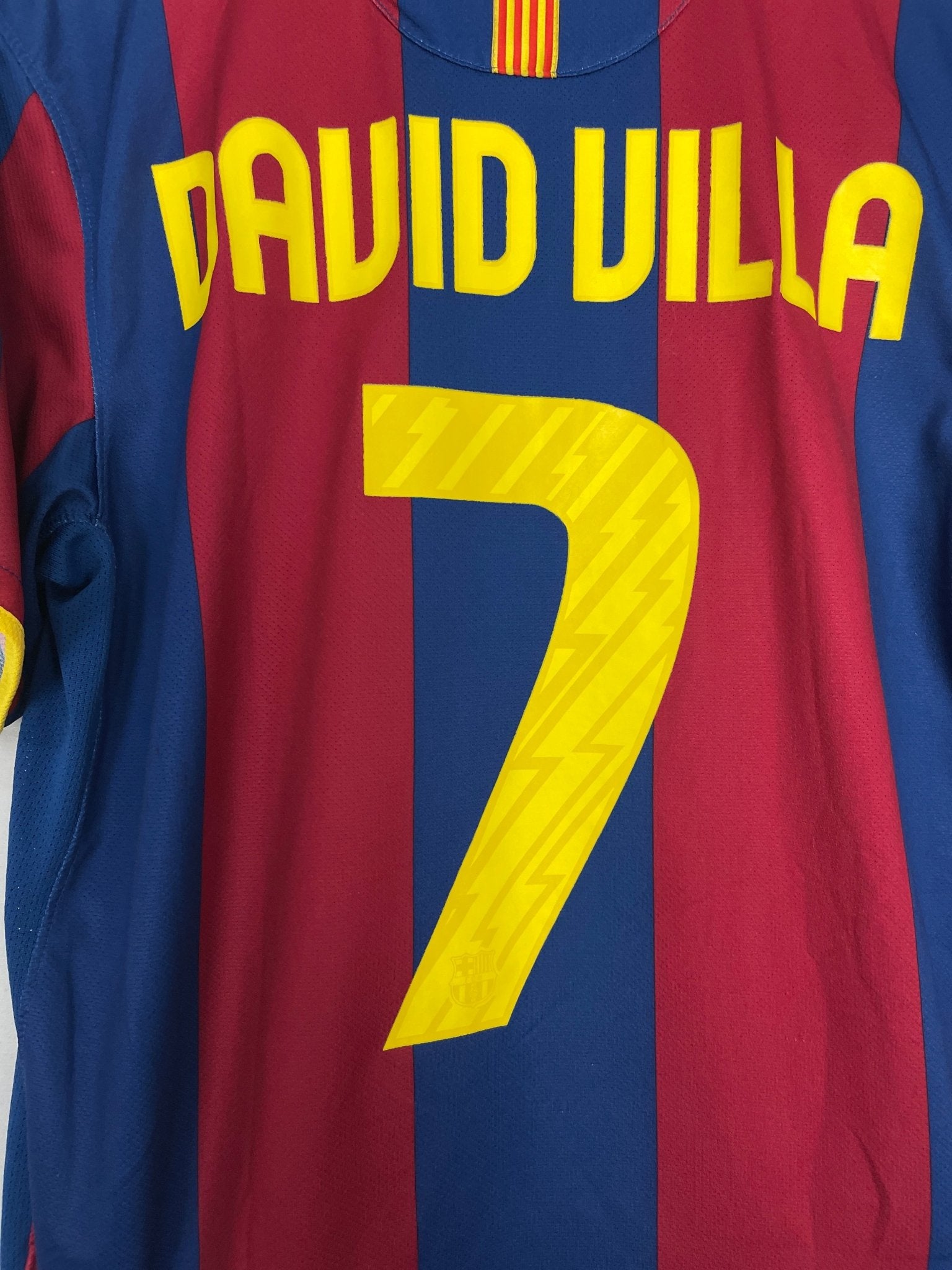 Shop 2010/11 BARCELONA DAVID VILLA #7 HOME SHIRT (M) NIKE, classic football shirts, vintage football shirts & retro soccer jerseys at Cult Kits